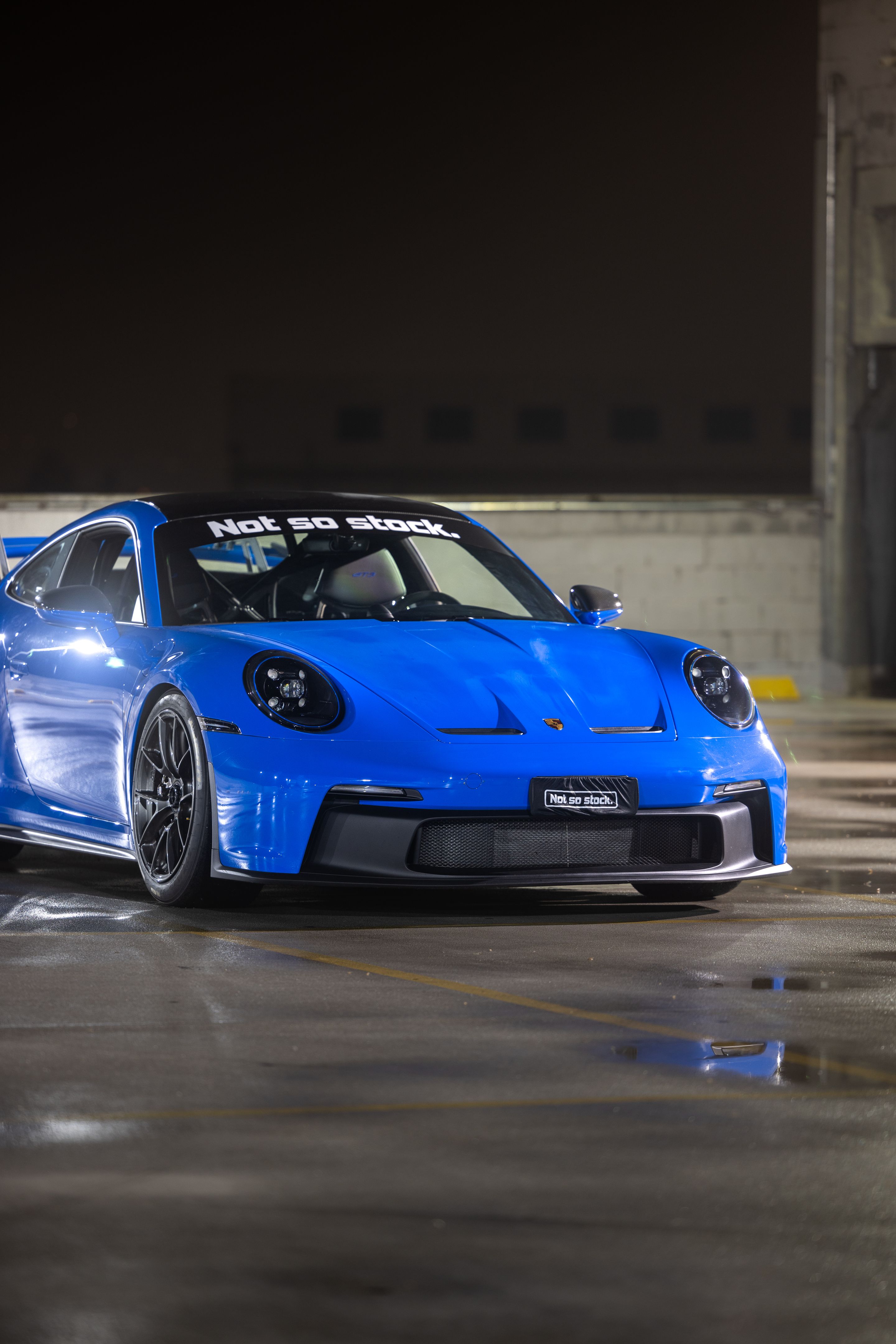 Blue Porsche 911 992.1 GT3 with 19" VS-5RS Apex wheels in Anthracite