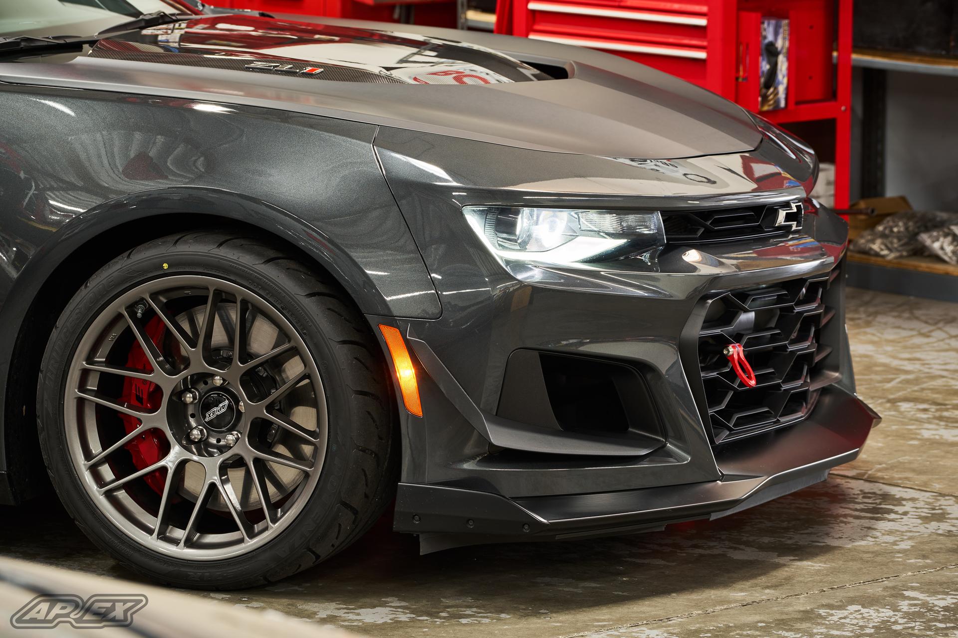 Chevrolet Camaro ZL1 1LE with 19″ APEX ARC-8 Wheels