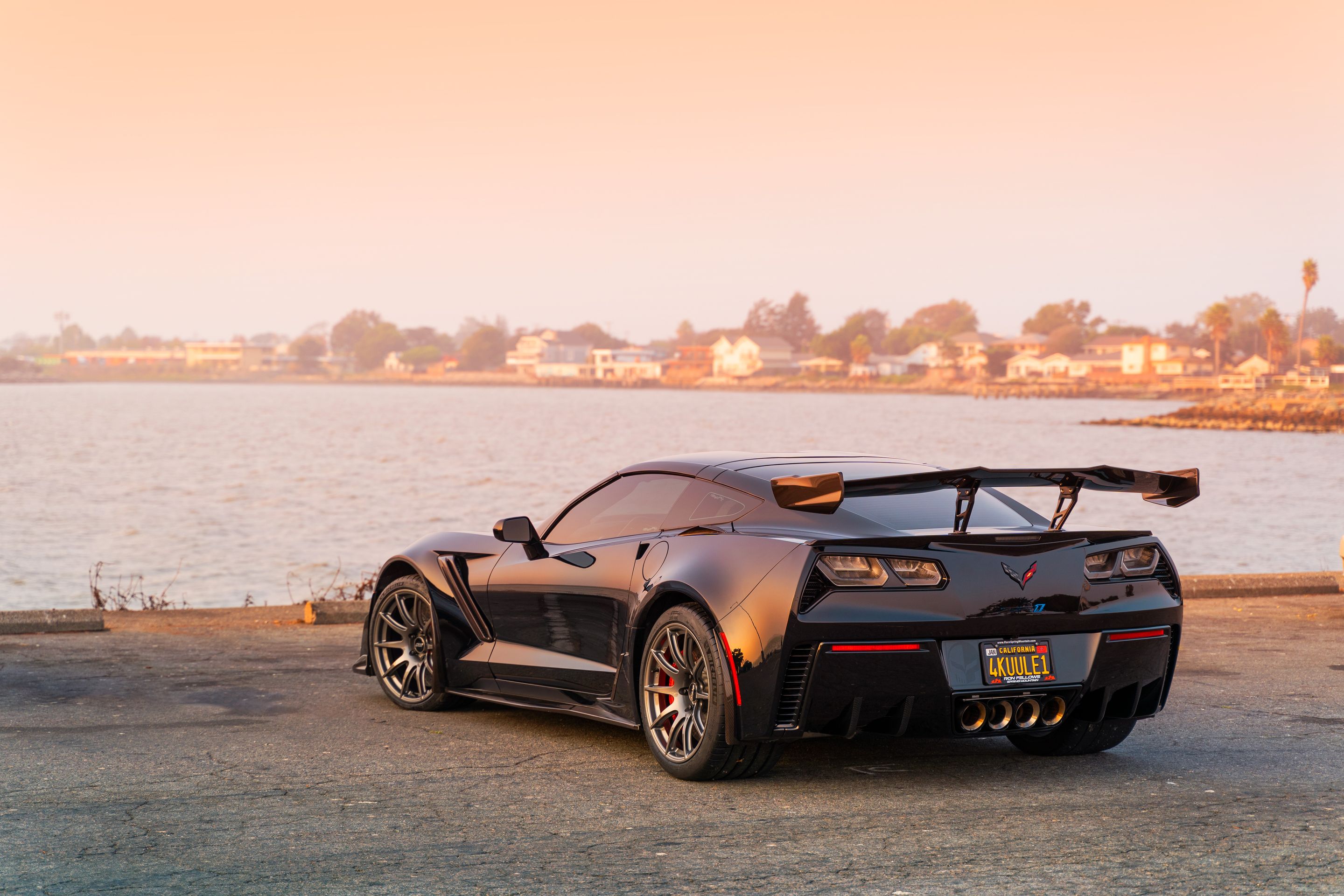 Black Chevrolet C7 Corvette Z06 with 19" SM-10 Apex wheels in Anthracite