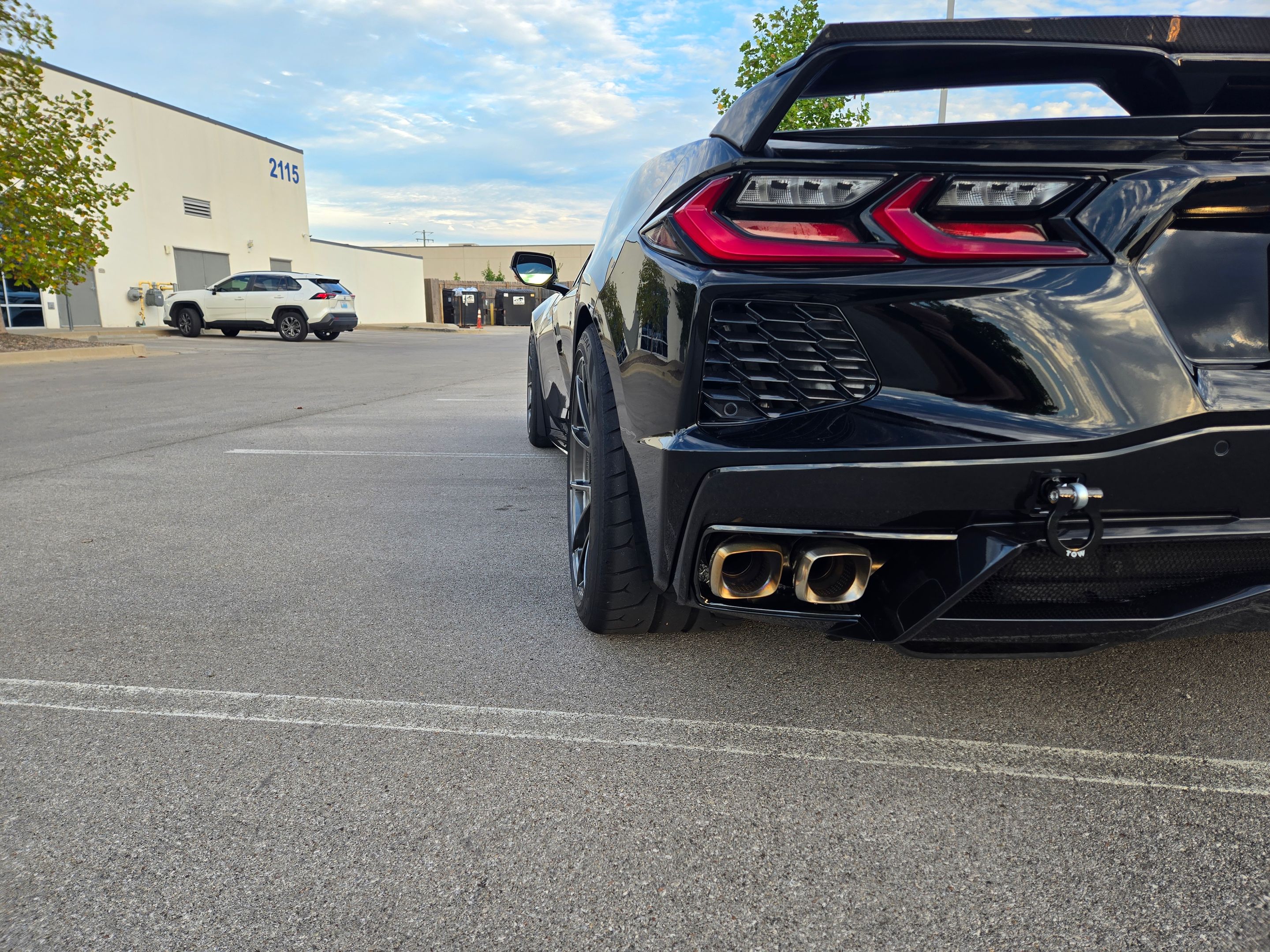 Black Chevrolet C8 Corvette Stingray/Z51 with 18"/19" VS-5RS Apex wheels in Anthracite