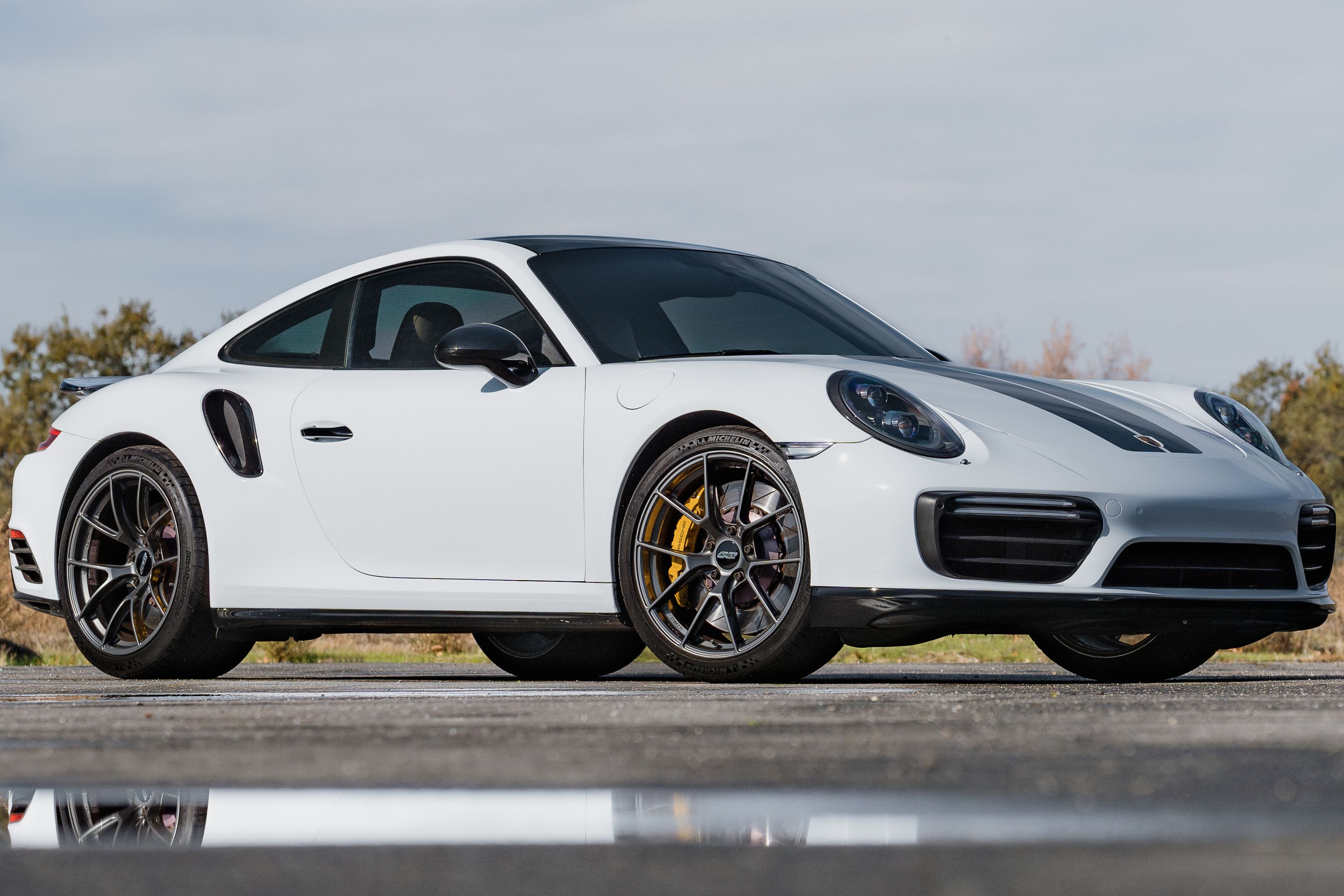 White Porsche 911 991.2 Turbo S with 20" VS-5RS Apex wheels in Anthracite