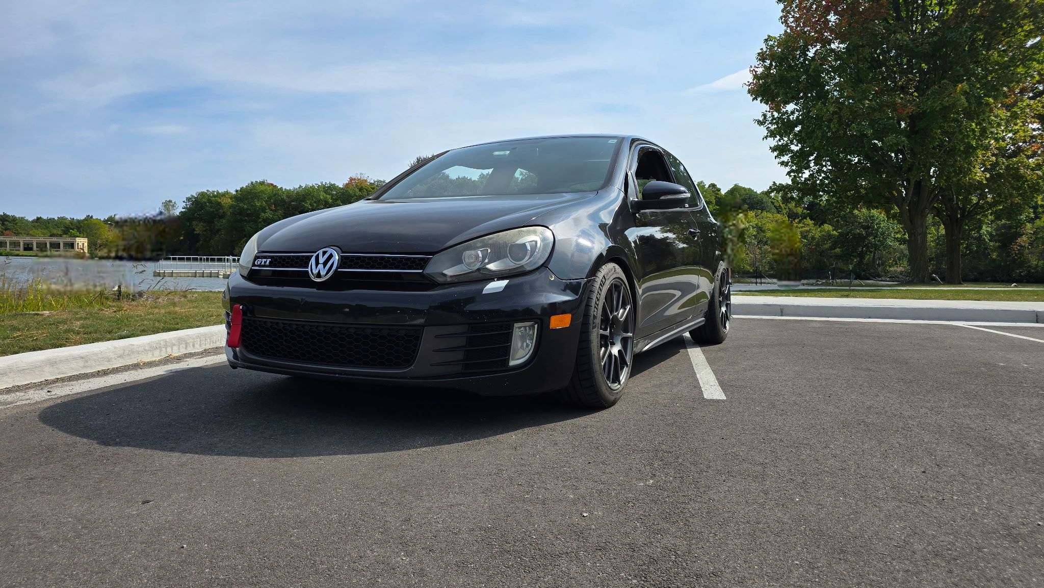 Black VW MK6 GTI with 17" SM-10 Apex wheels in Anthracite