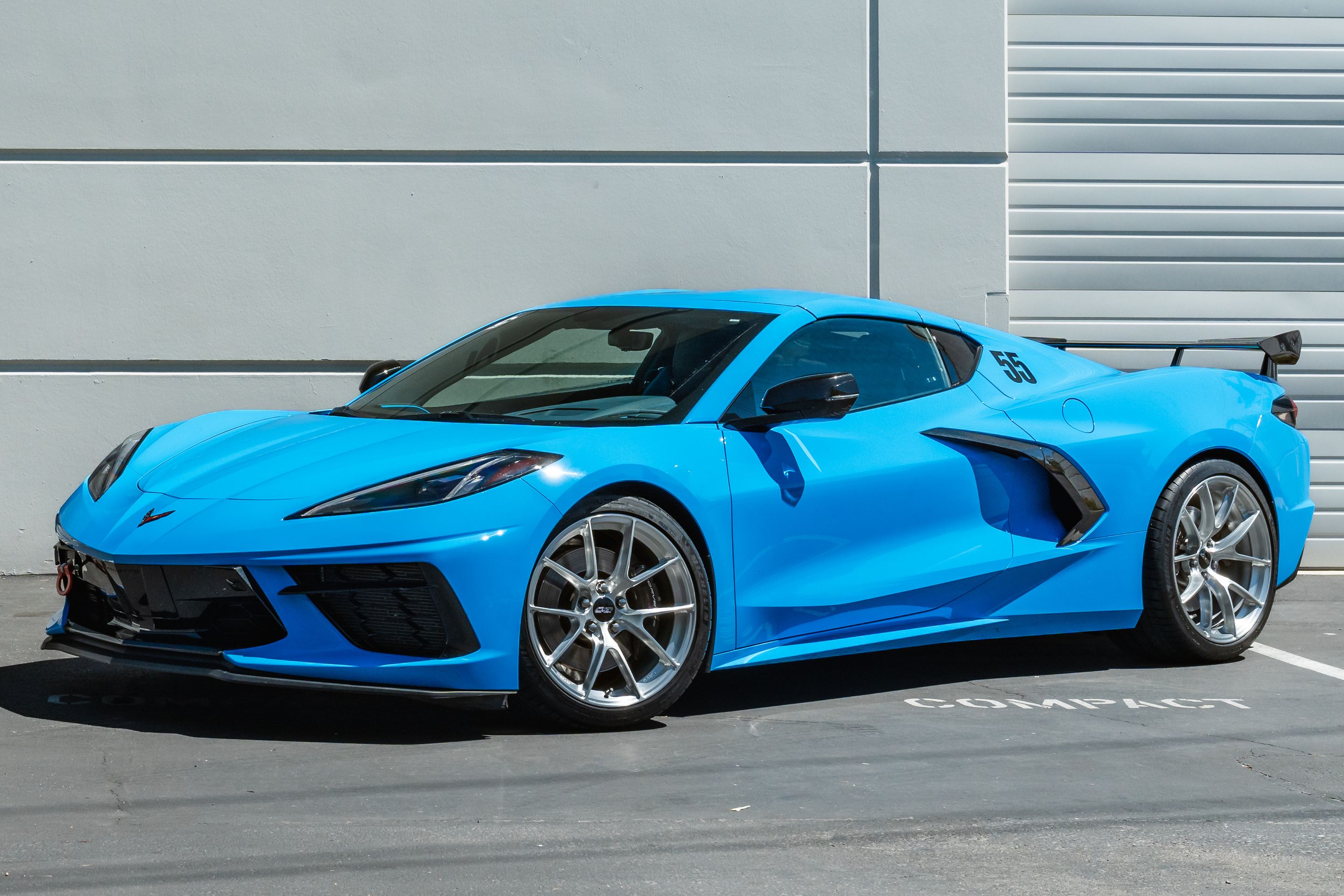 Blue Chevrolet C8 Corvette Stingray/Z51 with 19"/20" VS-5RS Apex wheels in Brushed Clear