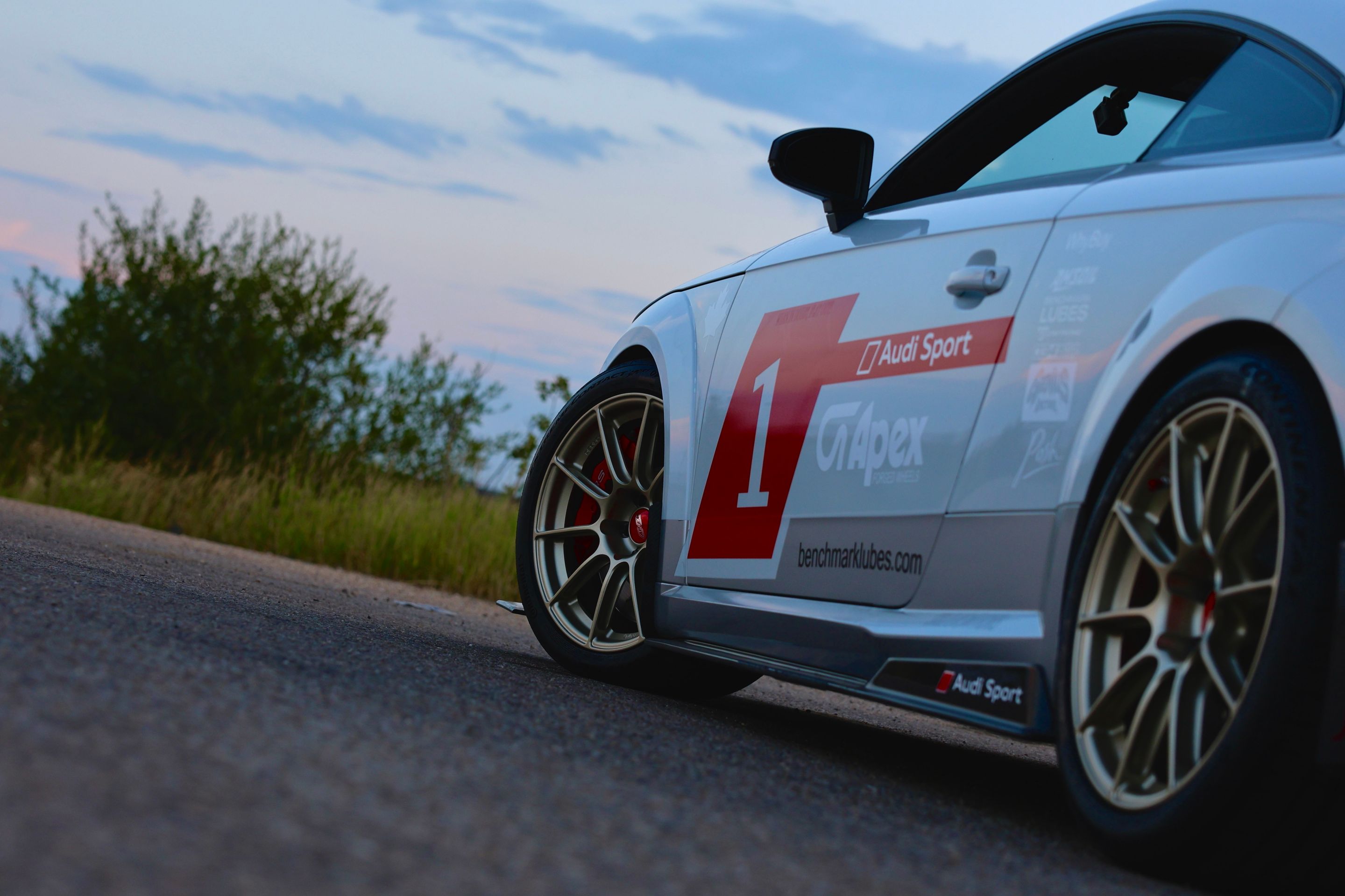 White Audi FV/8S TT RS with 18" SM-10RS Apex wheels in Motorsport Gold
