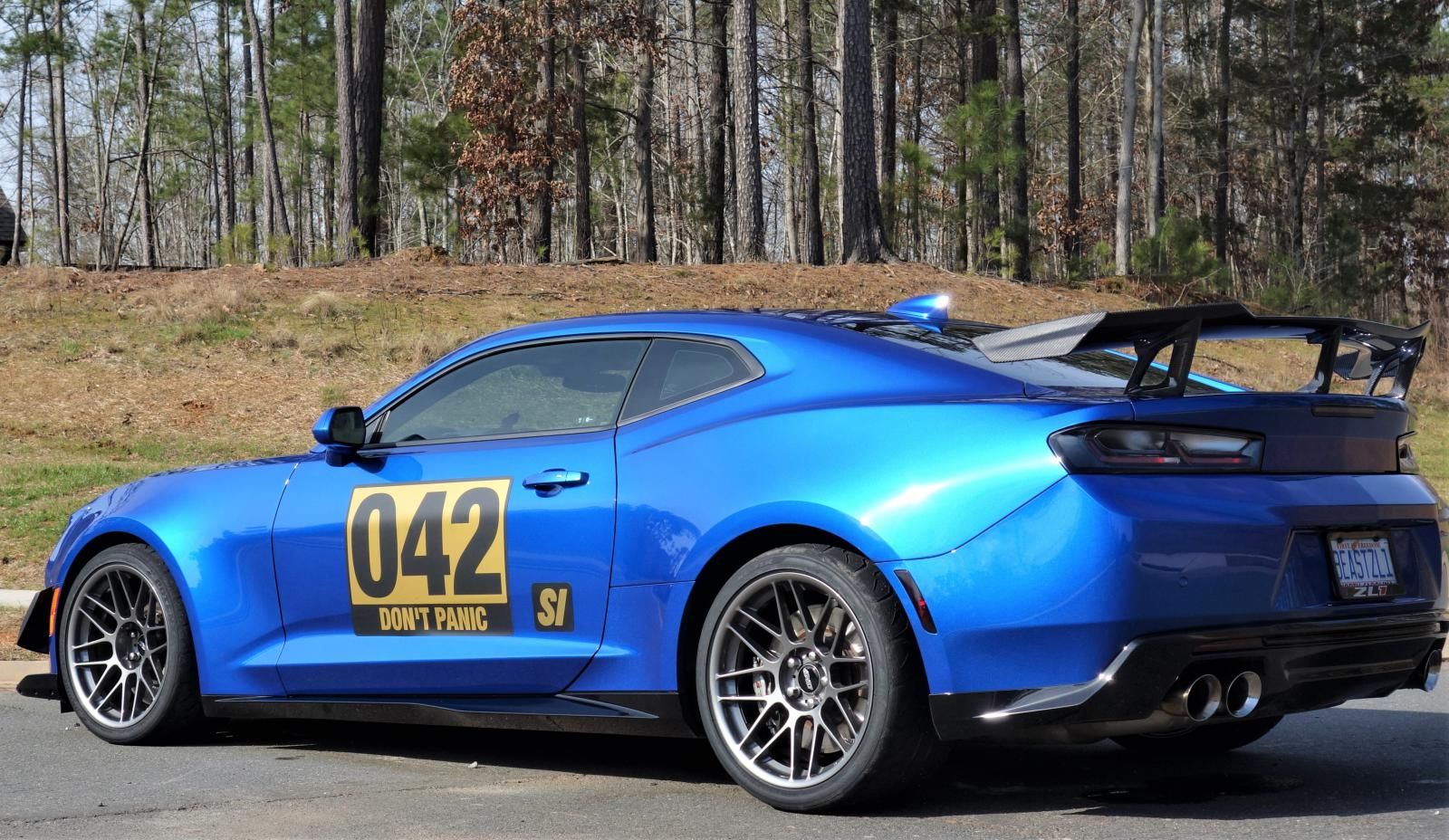 Blue Chevrolet 6th Gen Camaro ZL1 with 19" ARC-8 Apex wheels in Anthracite