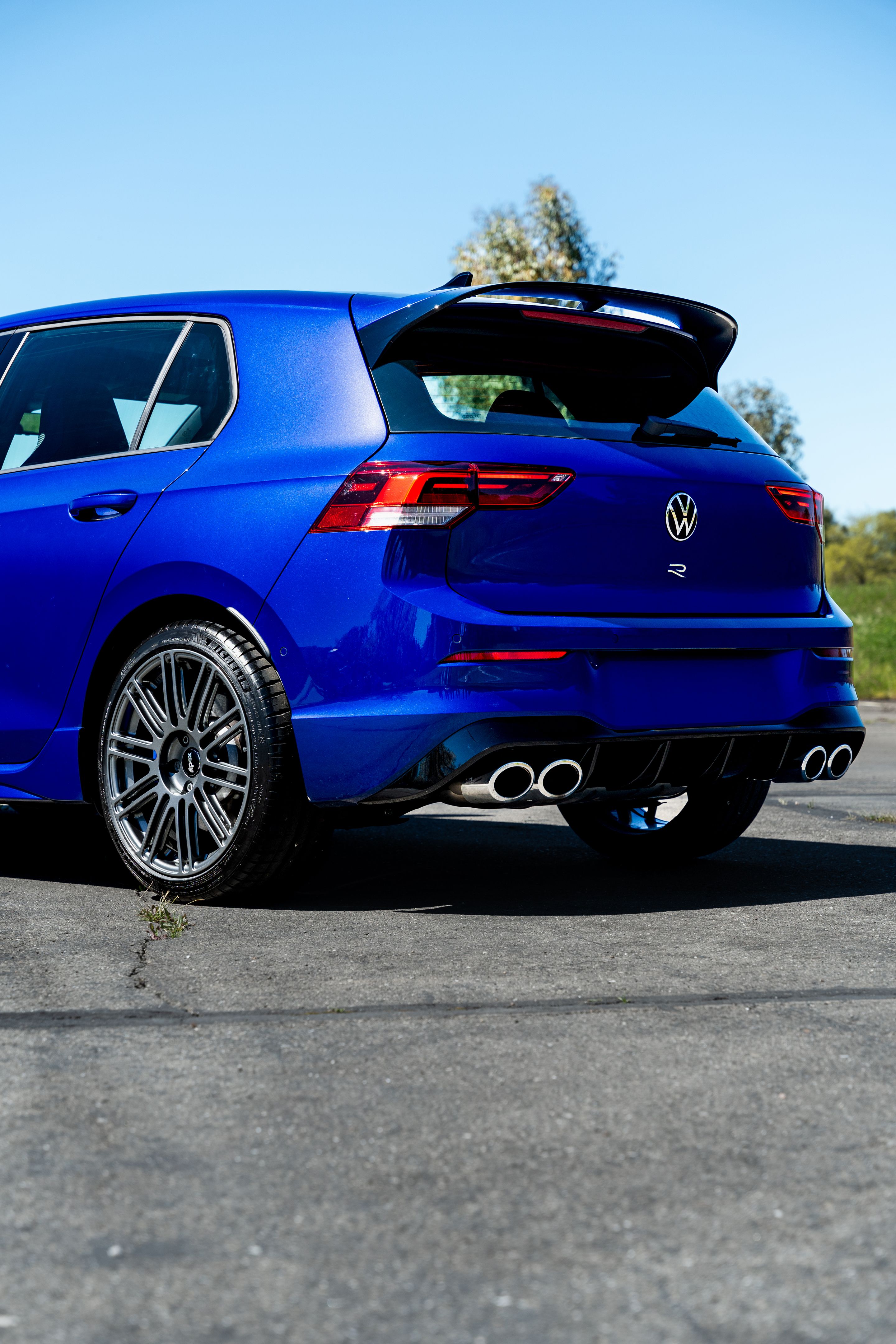 Blue VW MK8 Golf R with 18" TC-10RT Apex wheels in Anthracite