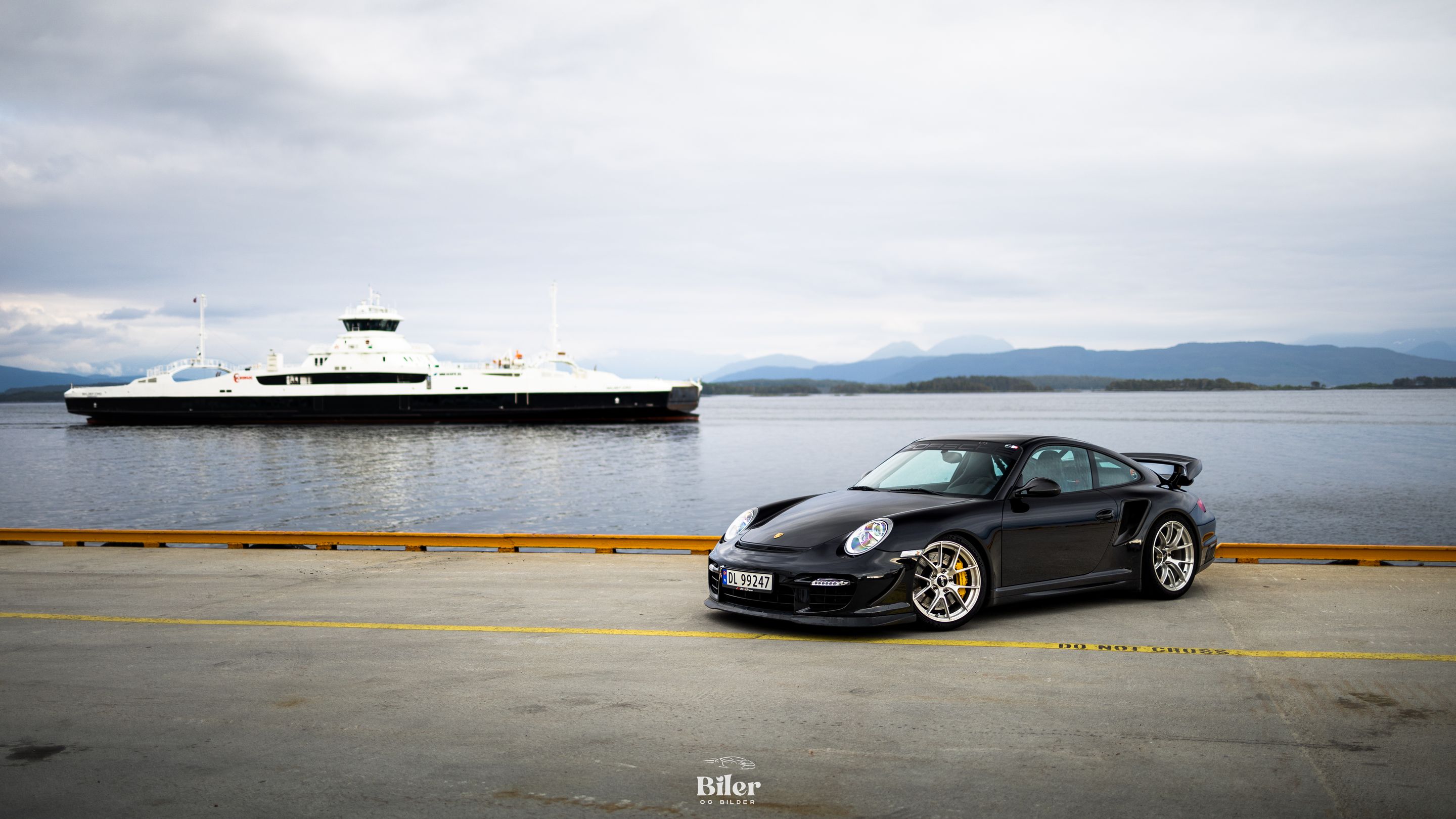 Black Porsche 911 997 GT2 with 19" VS-5RS Apex wheels in Brushed Clear