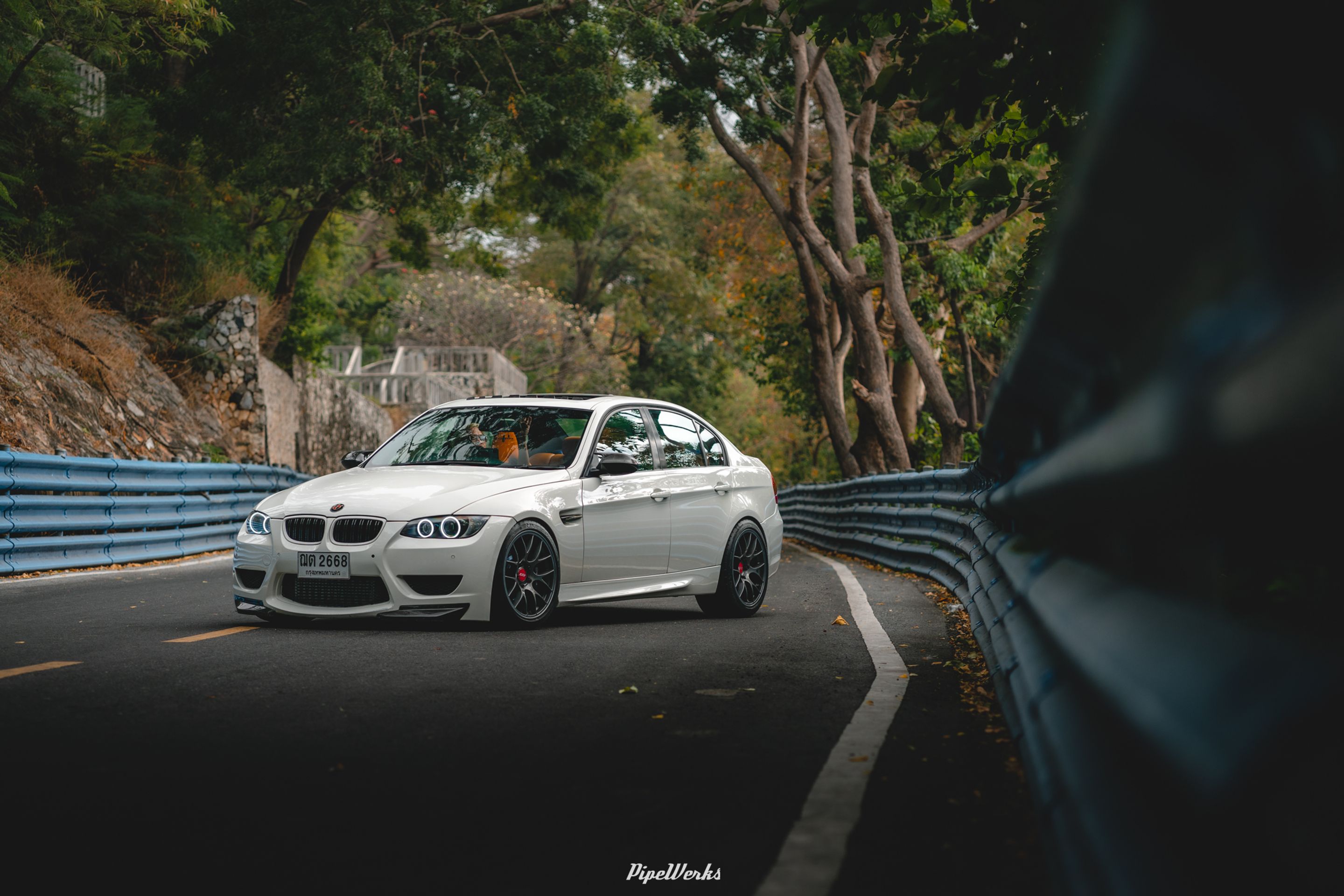 White BMW E90 Sedan 3 Series with 18" EC-7 Apex wheels in Anthracite