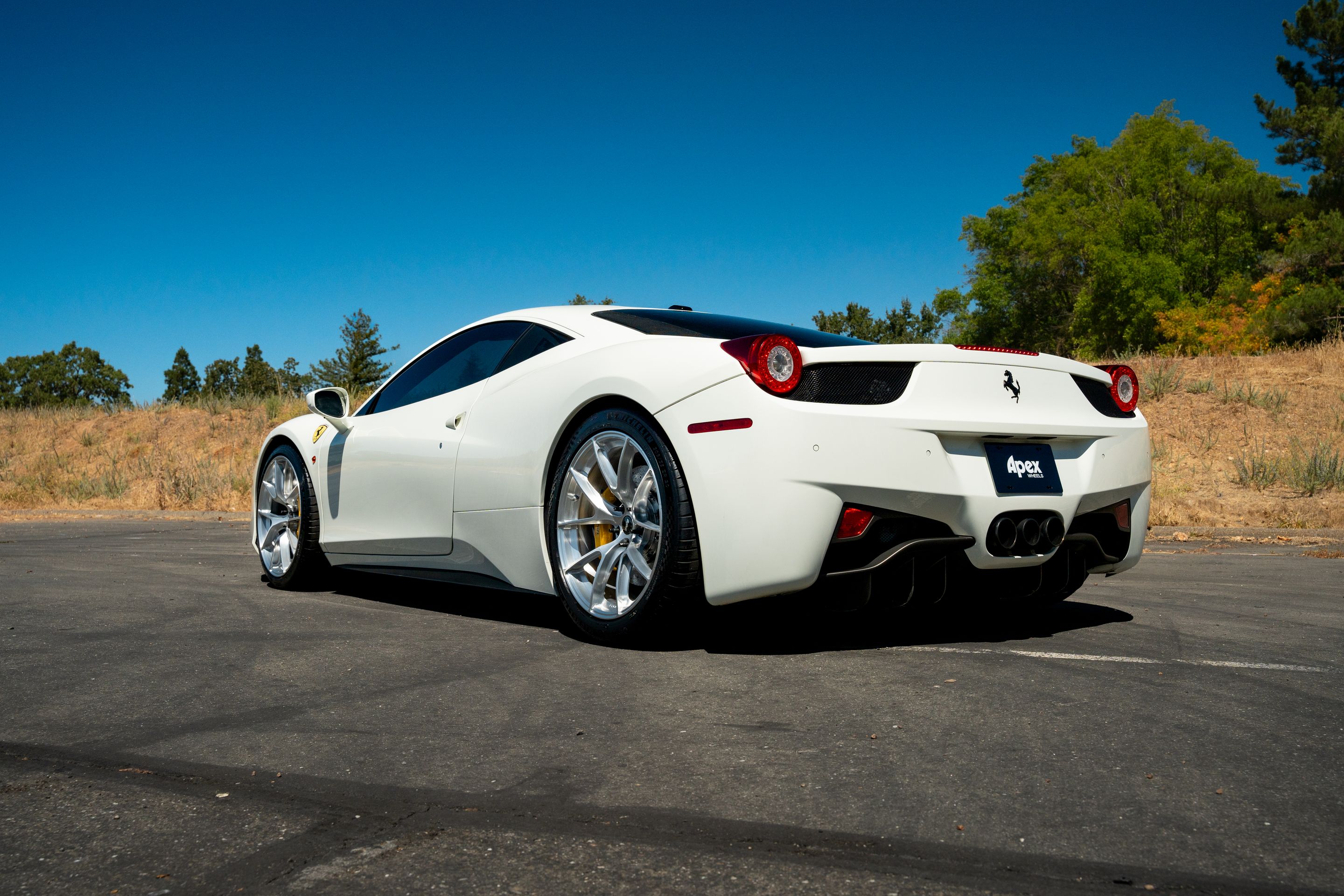 White Ferrari 458 Italia with 20" VS-5RS Apex wheels in Brushed Clear