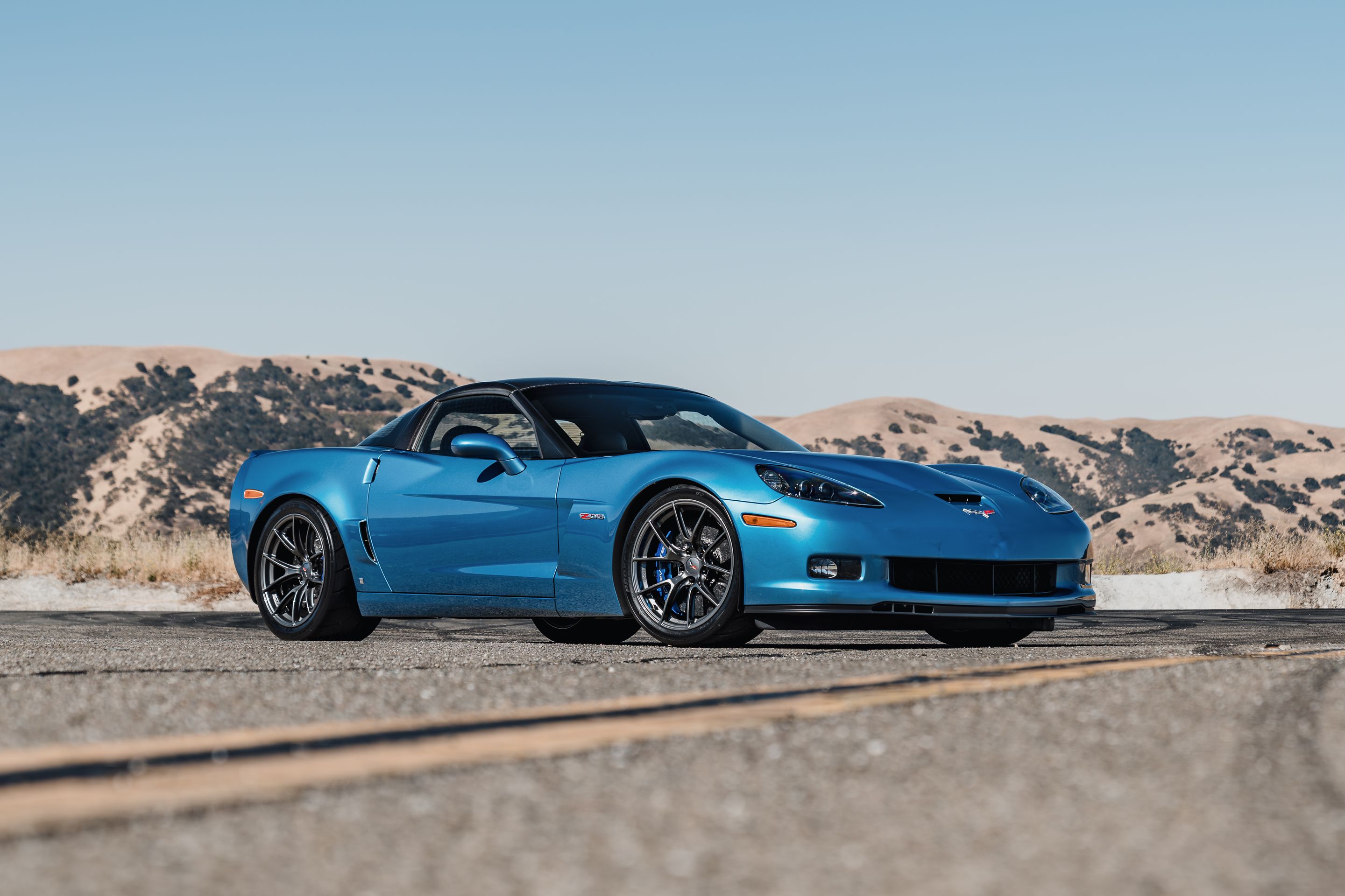 Blue Chevrolet C6 Corvette Z06 with 19" VS-5RS Apex wheels in Anthracite