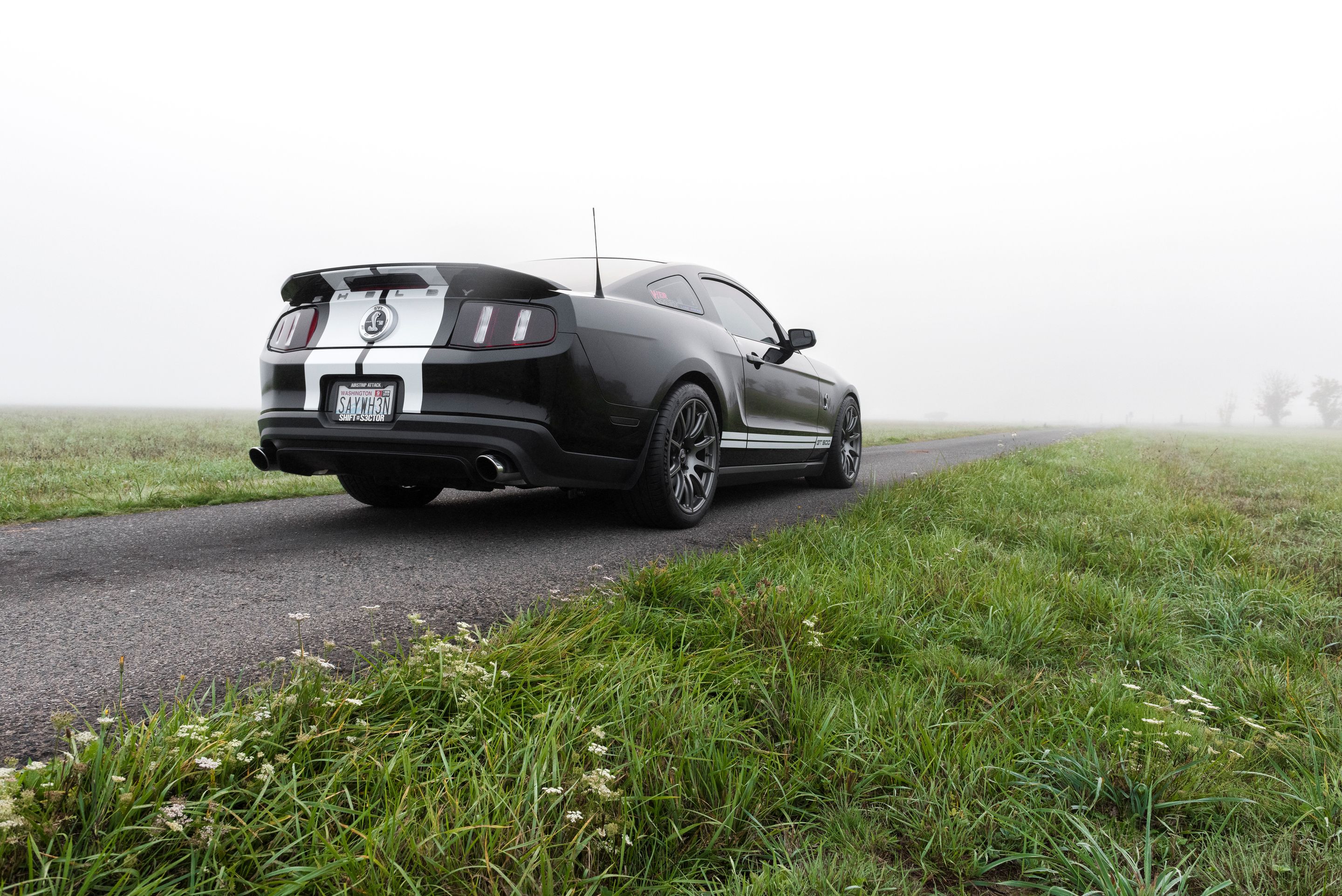 Black Ford S197 Mustang GT500 with 19" SM-10 Apex wheels in Anthracite