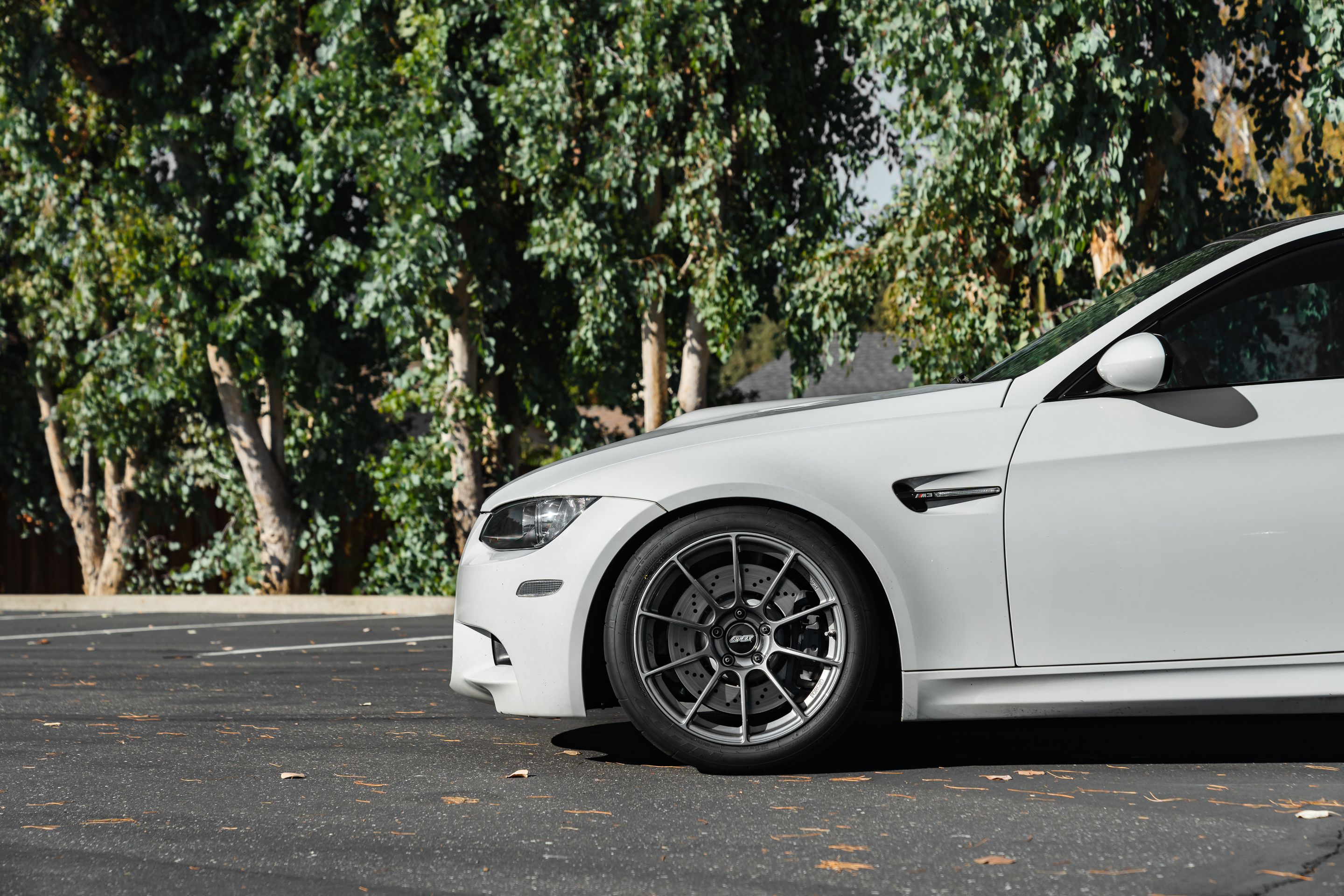 White BMW E92 Coupe M3 with 18" SM-10RS Apex wheels in Anthracite