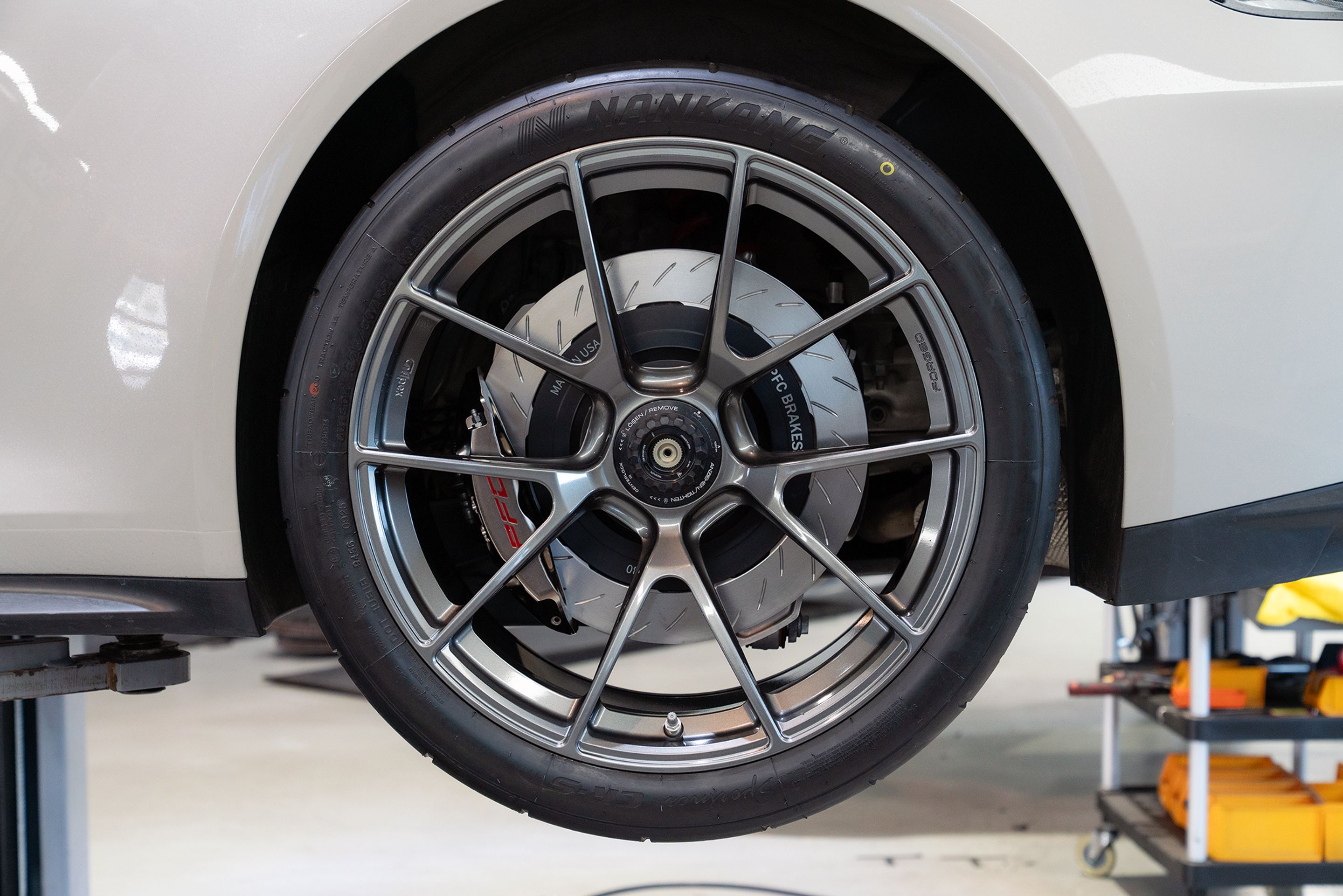 Grey Porsche 911 992.1 GT3 with 20"/21" VS-5RS Apex wheels in Anthracite
