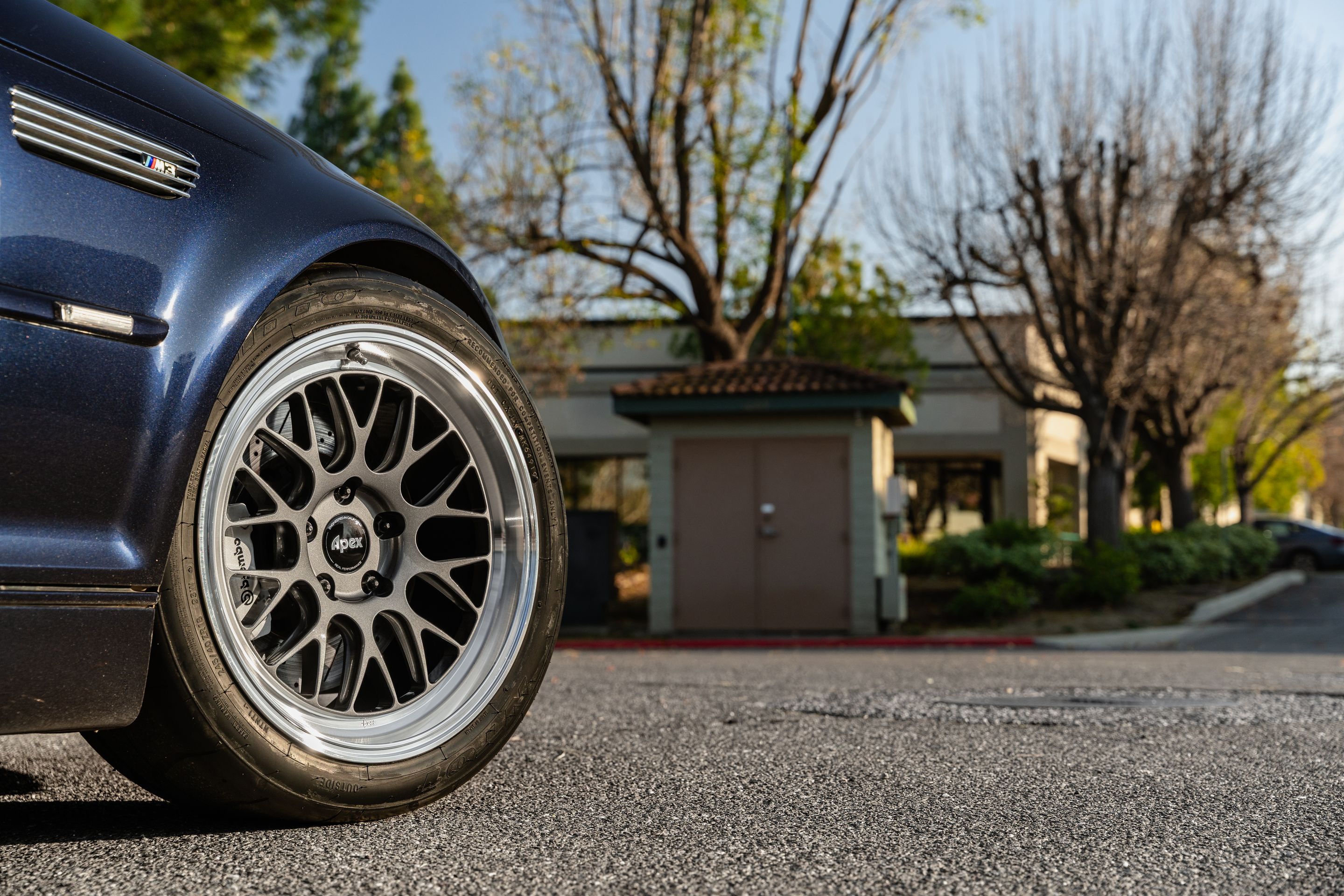 Black BMW E46 M3 with 18" ML-10RT Apex wheels in Machined Lip Anthracite