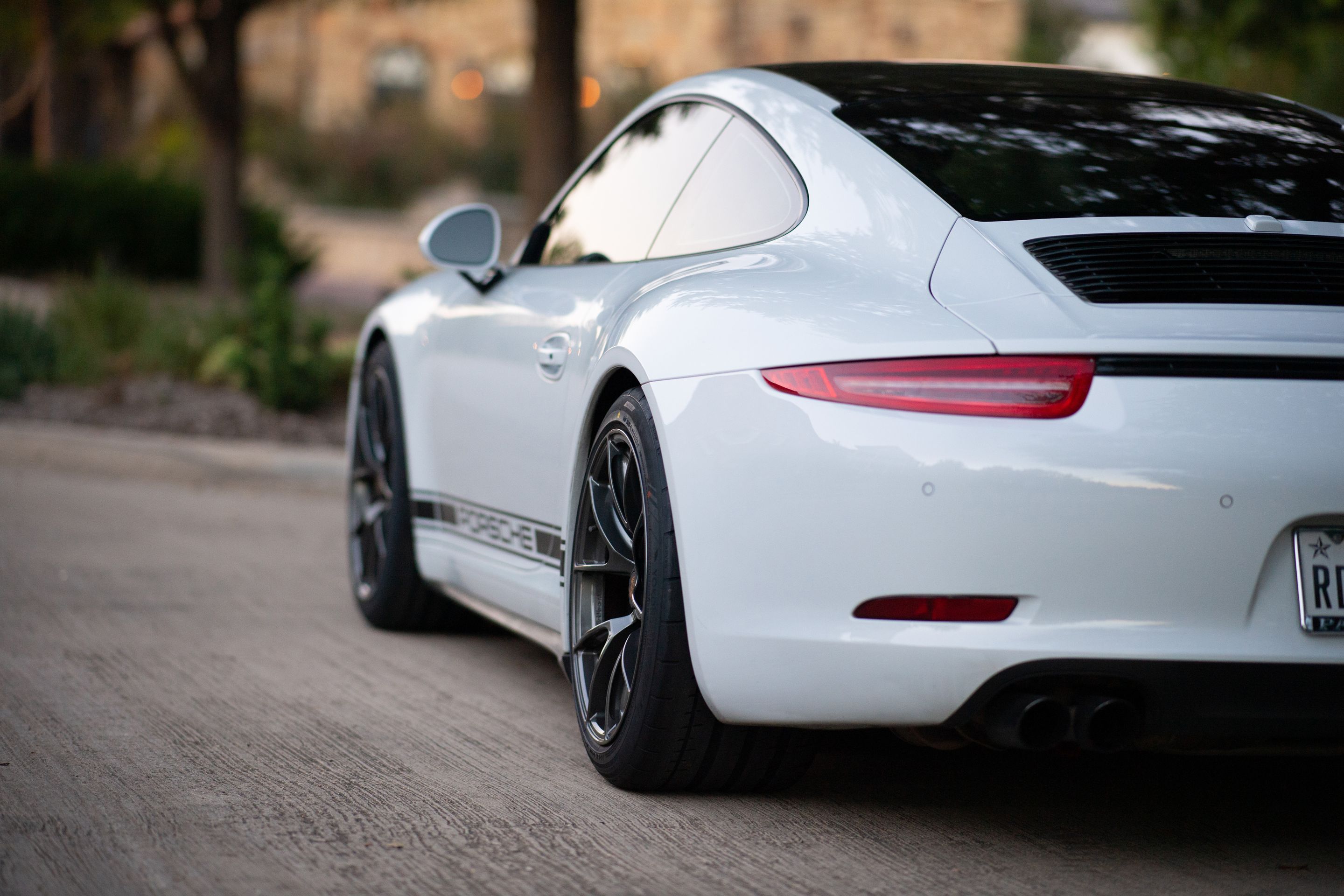 White Porsche 911 991.1 Carrera GTS with 19" VS-5RS Apex wheels in Anthracite