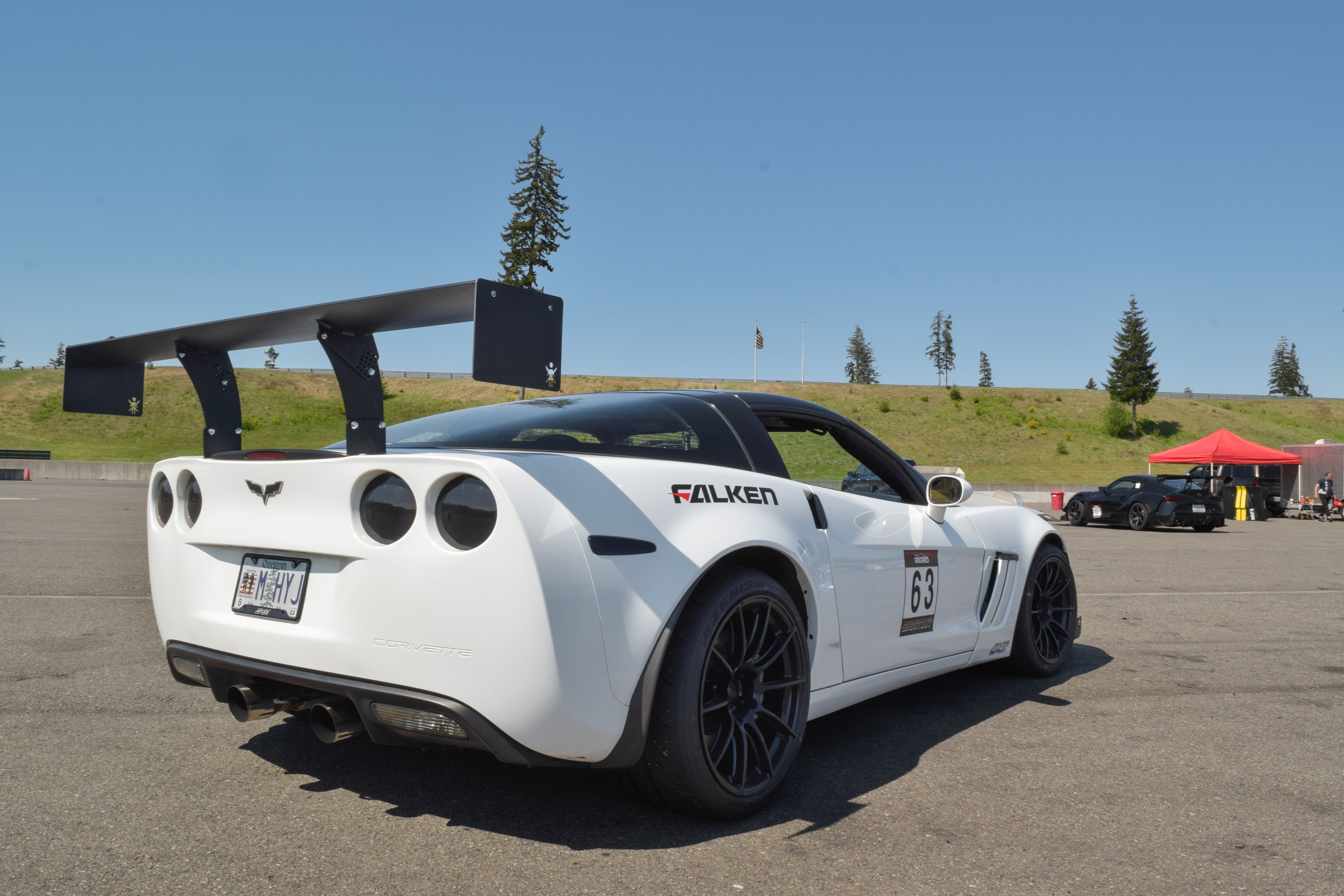 White Chevrolet C6 Corvette Grand Sport with 18"/19" SM-10RS Apex wheels in Satin Black