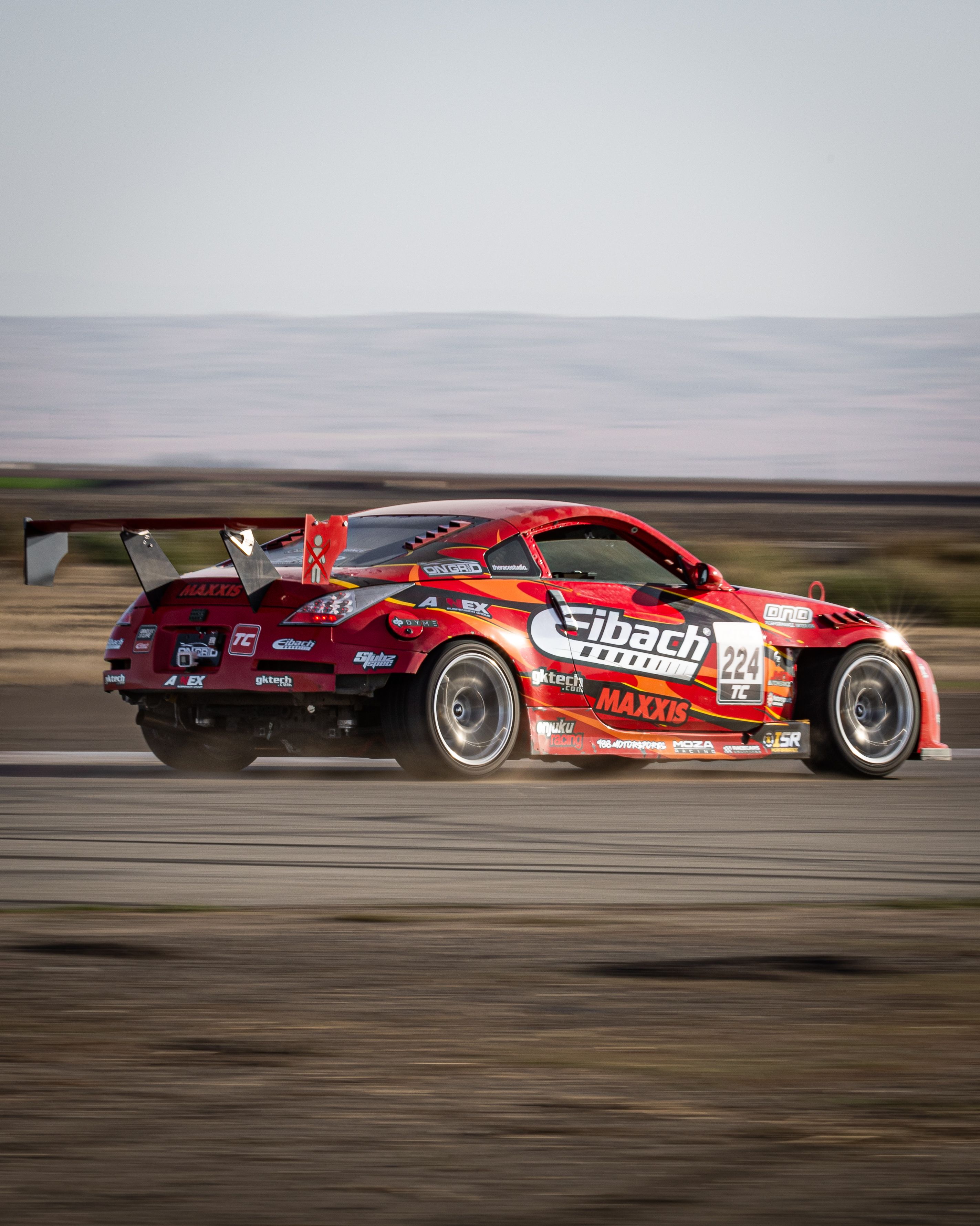 Race Livery Nissan 350Z with 18" VS-5RS Apex wheels in Brushed Clear