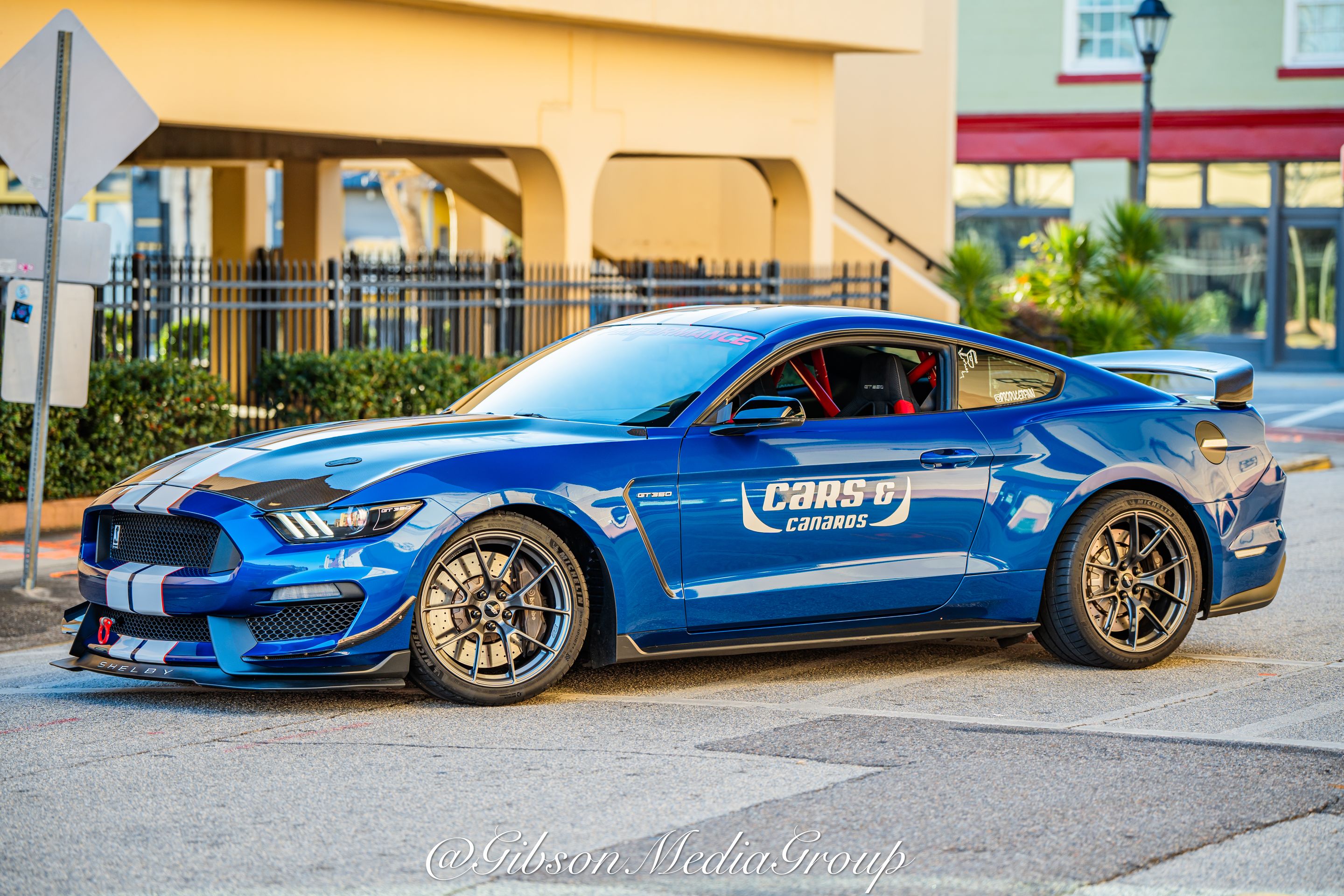Blue Ford S550 Mustang GT350 with 19" VS-5RS Apex wheels in Anthracite
