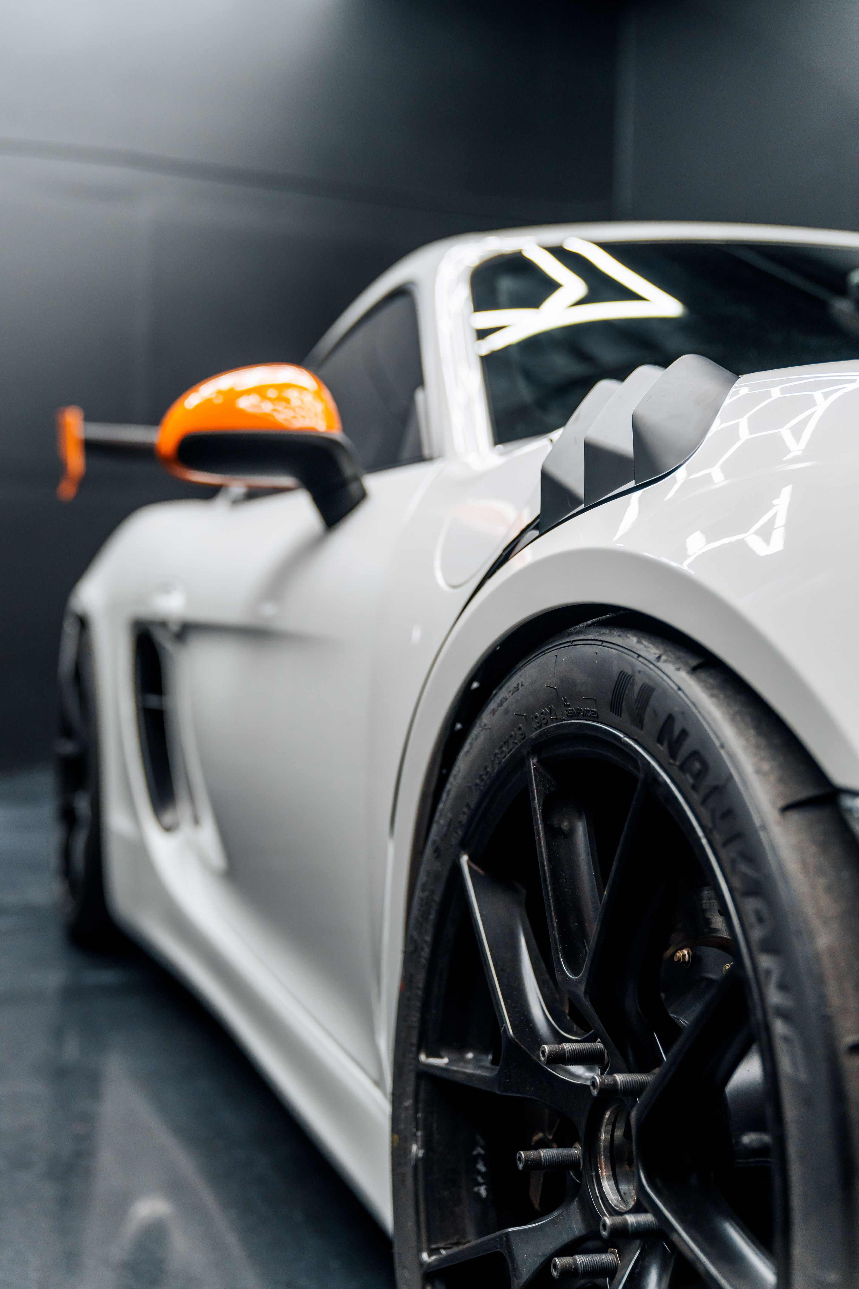 White Porsche 981 Cayman Base with 19" VS-5RS Apex wheels in Satin Black