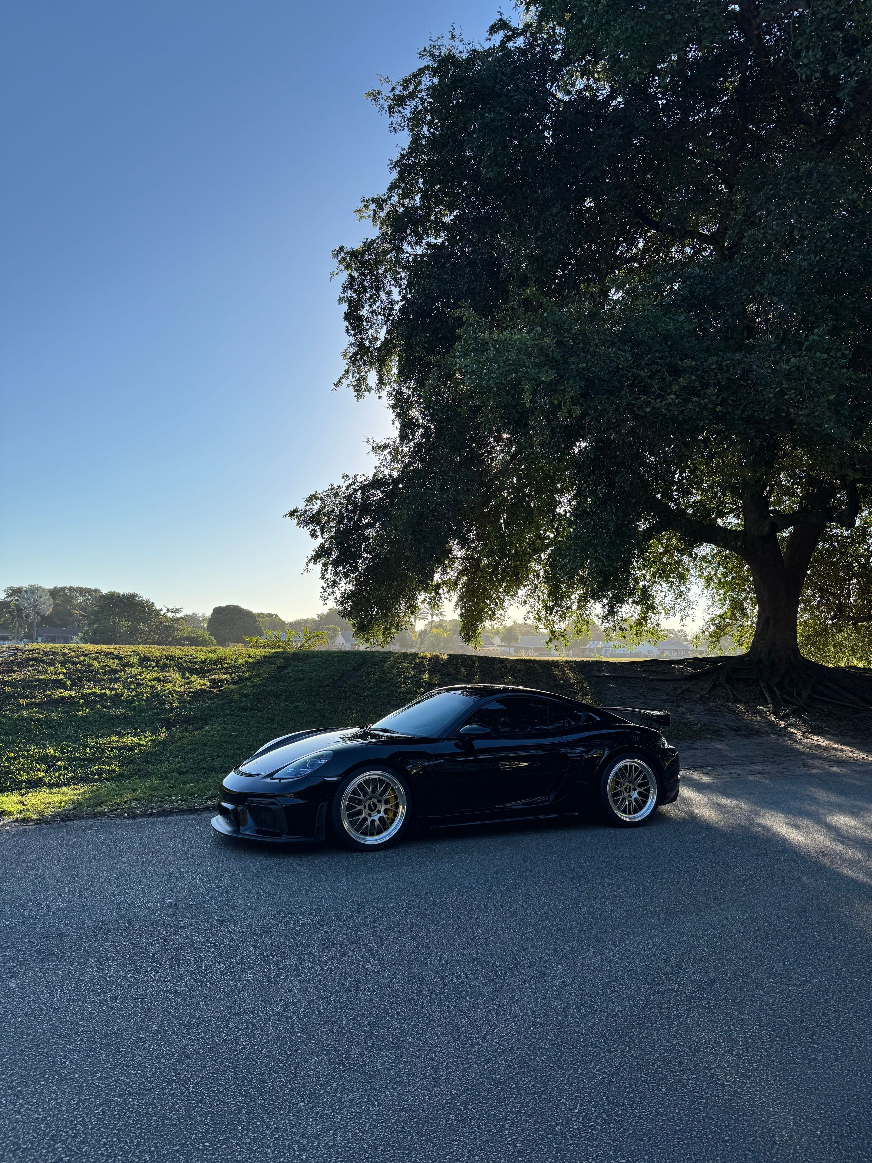 Black Porsche 718 Cayman GT4 with 20" ML-10RT Apex wheels in Machined Lip Gloss Motorsport Gold