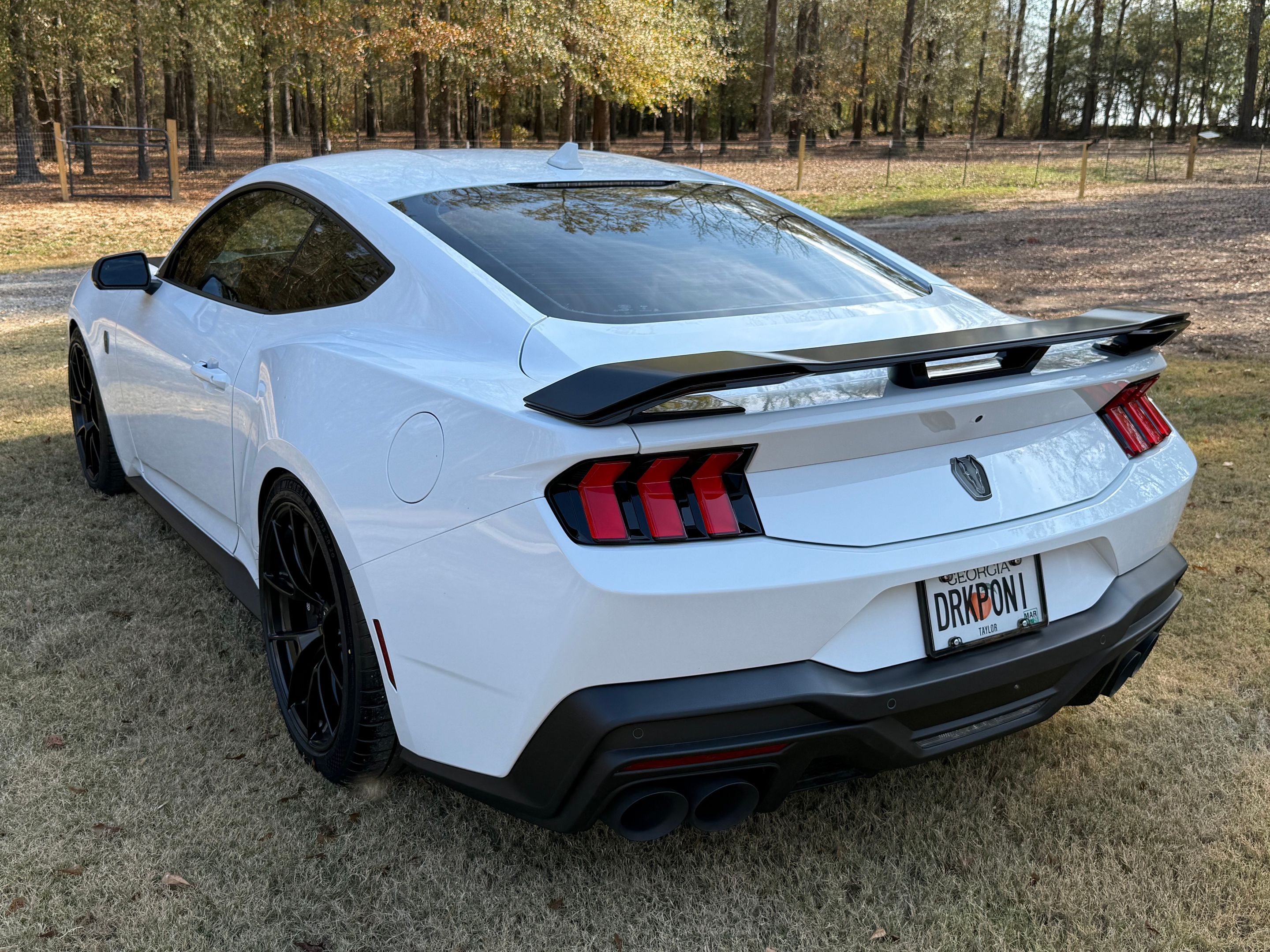 White Ford S650 Mustang Dark Horse with 20" VS-5RS Apex wheels in Satin Black