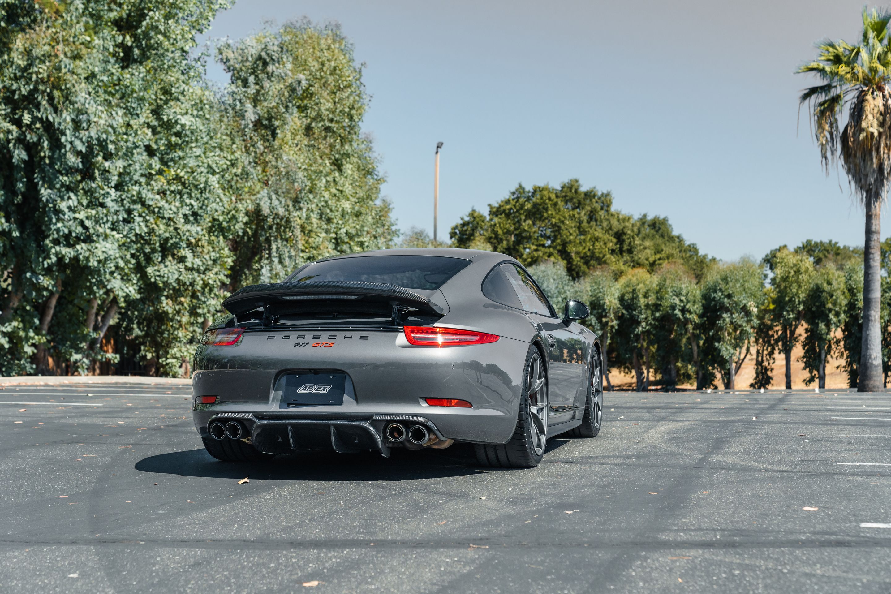 Grey Porsche 911 991.1 Carrera GTS with 20" VS-5RS Apex wheels in Anthracite
