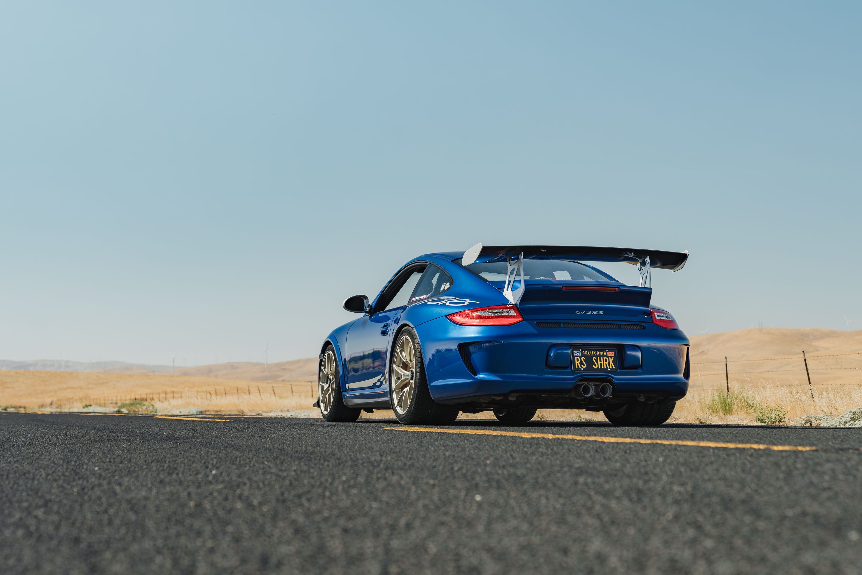 Blue Porsche 911 997 GT3 RS with 19" VS-5RS Apex wheels in Motorsport Gold