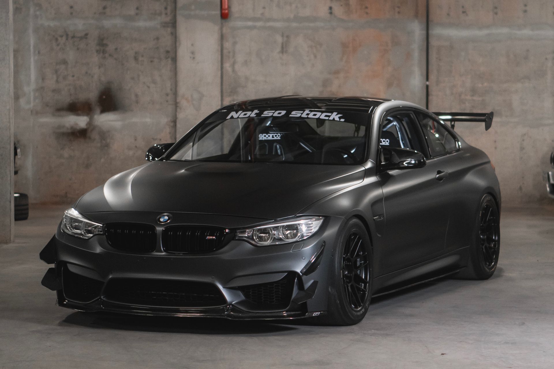 BMW F82 Coupe M4 with 18