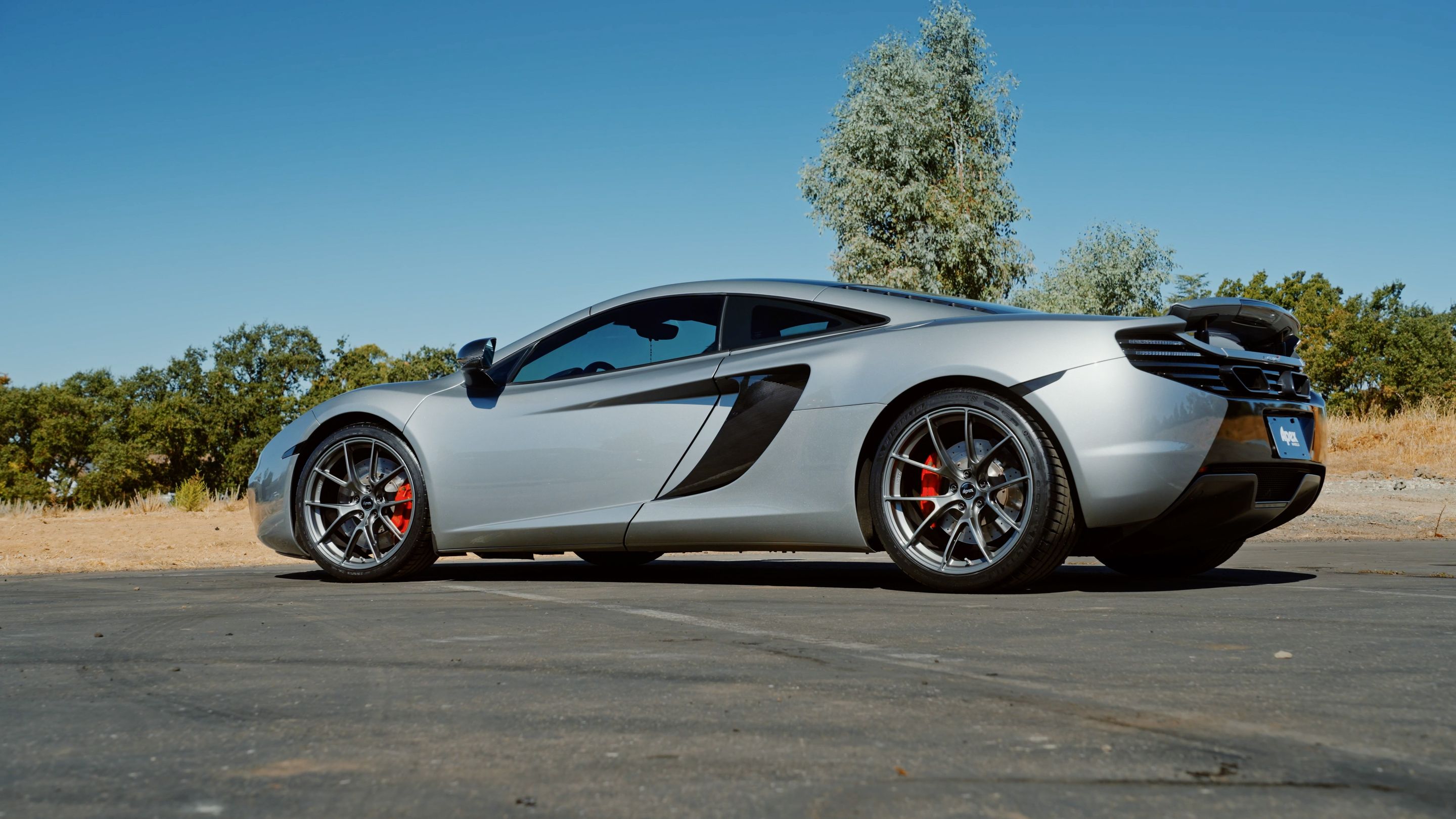 Silver McLaren MP4-12C with 19"/20" VS-5RS Apex wheels in Anthracite