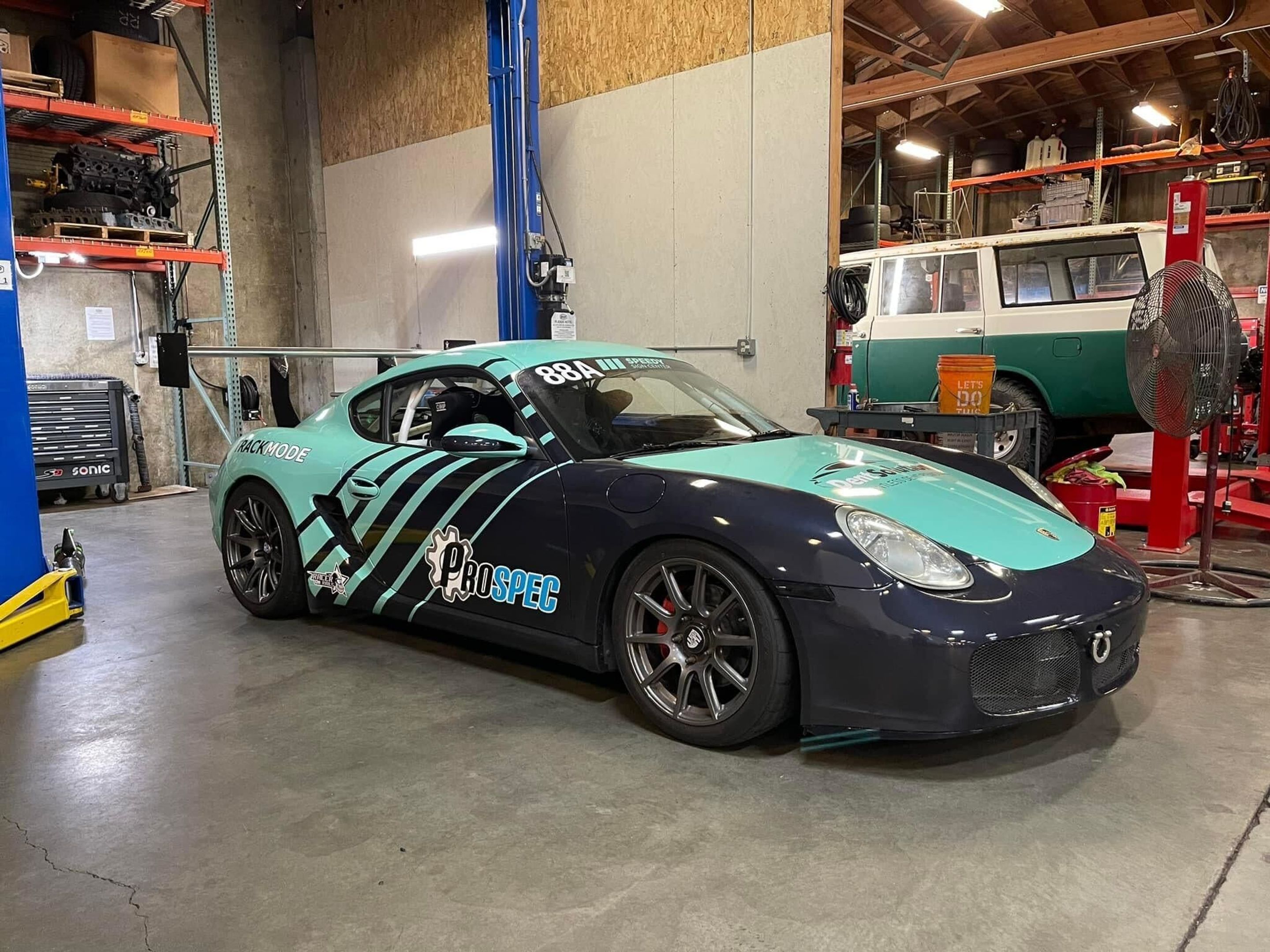 Green Porsche 987 Cayman S with 18" SM-10 Apex wheels in Anthracite
