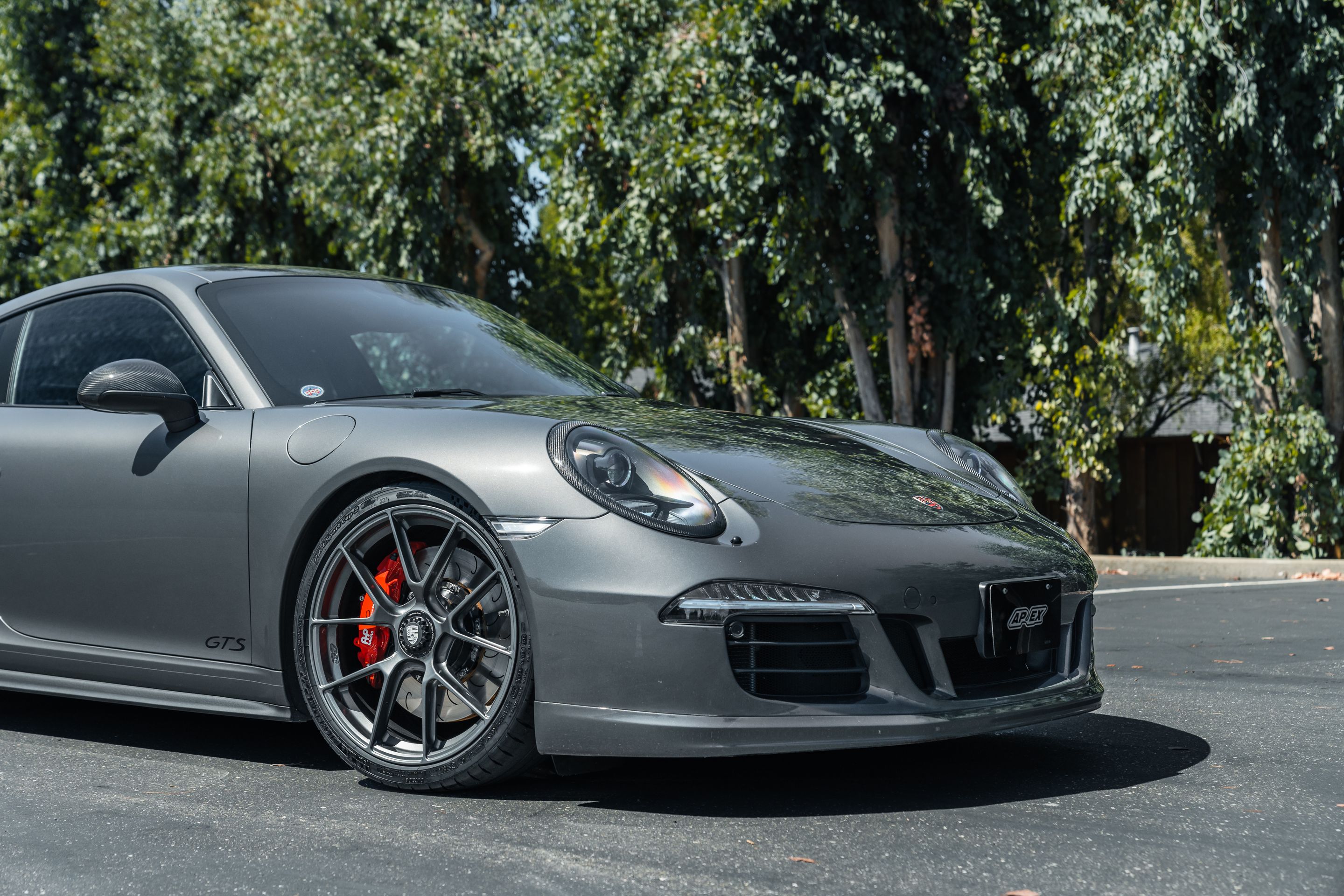 Grey Porsche 911 991.1 Carrera GTS with 20" VS-5RS Apex wheels in Anthracite