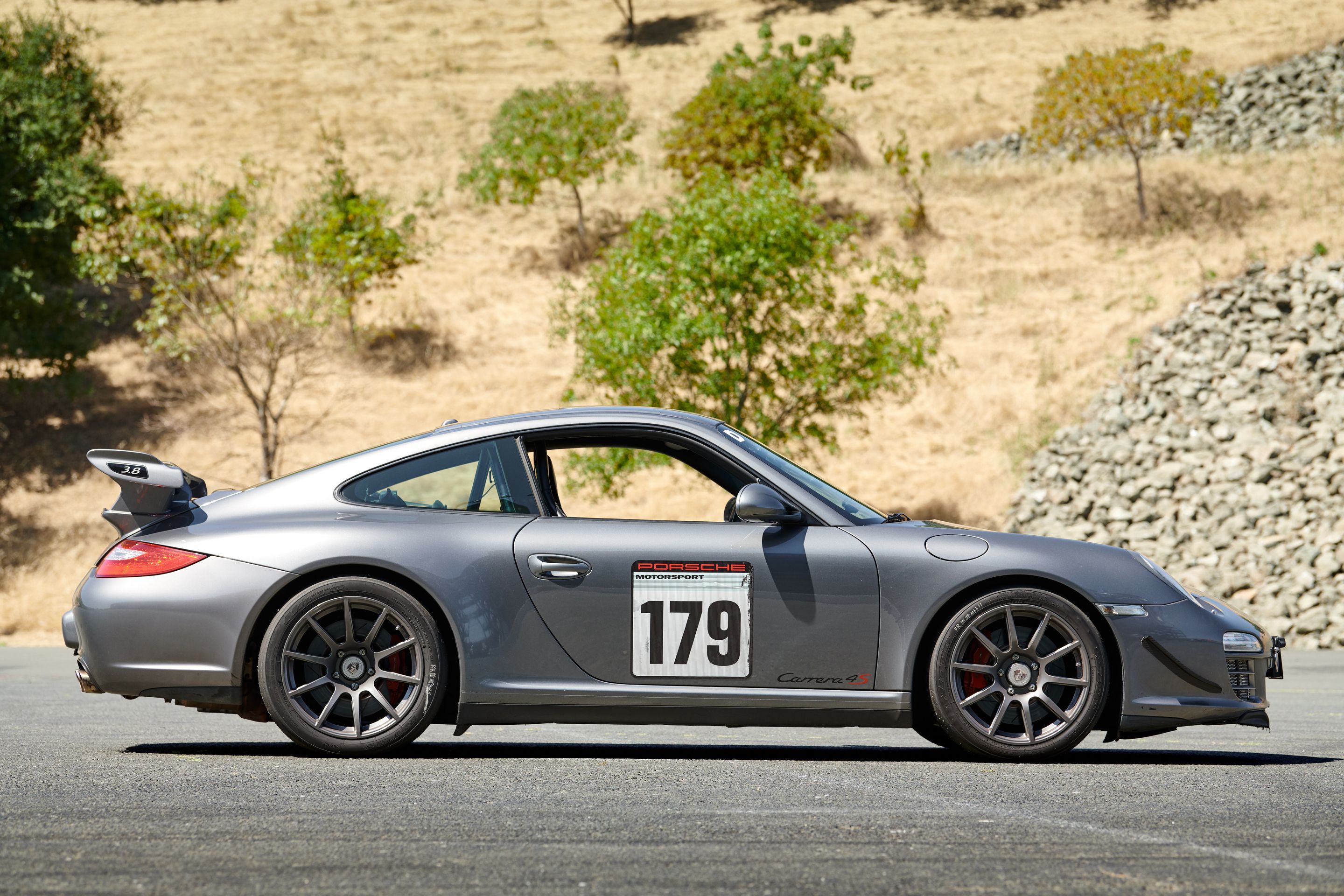 Grey Porsche 911 997 Carrera 4S with 18" SM-10 Apex wheels in Anthracite