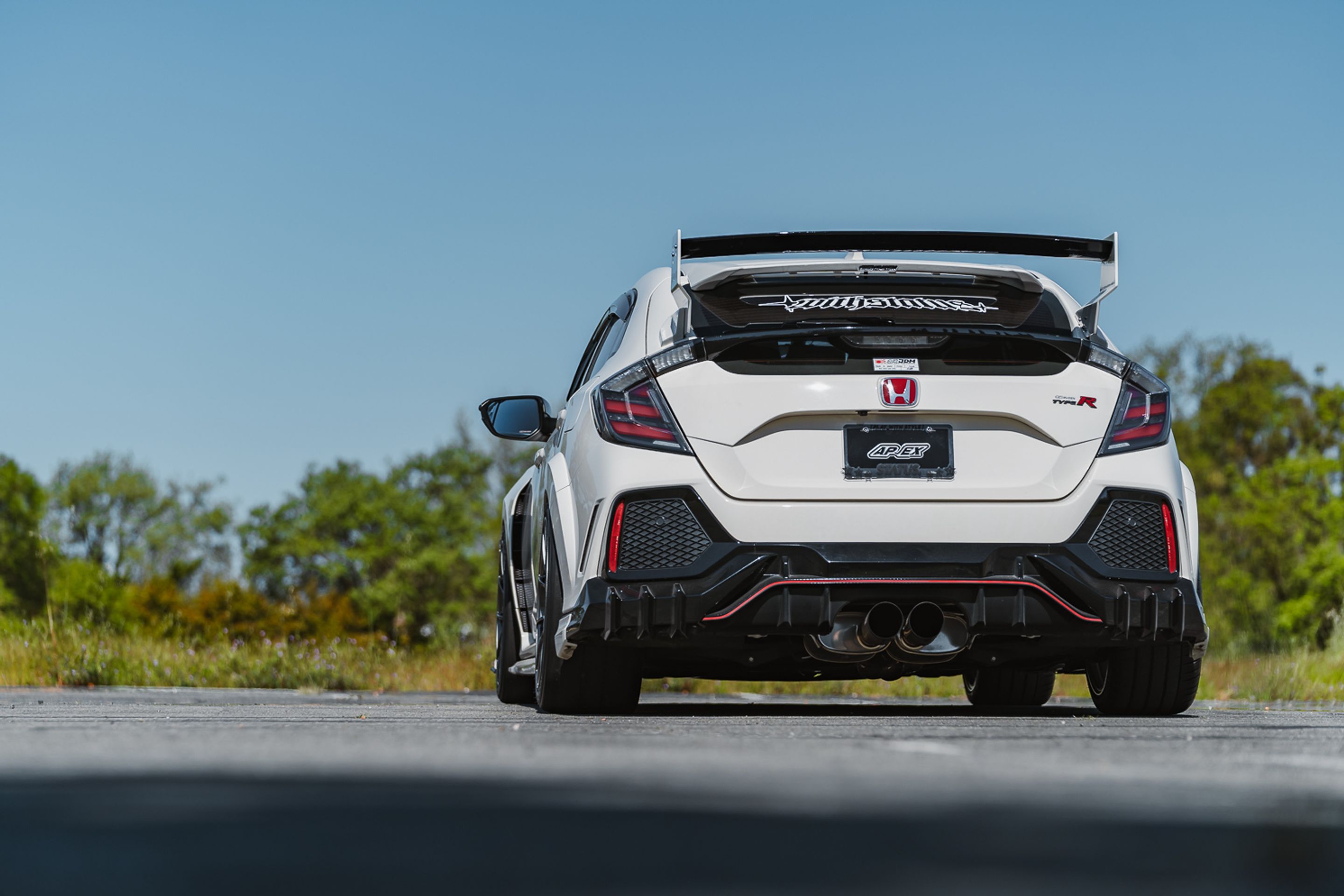 White Honda FK8 Civic Type-R with 18" VS-5RS Apex wheels in Anthracite