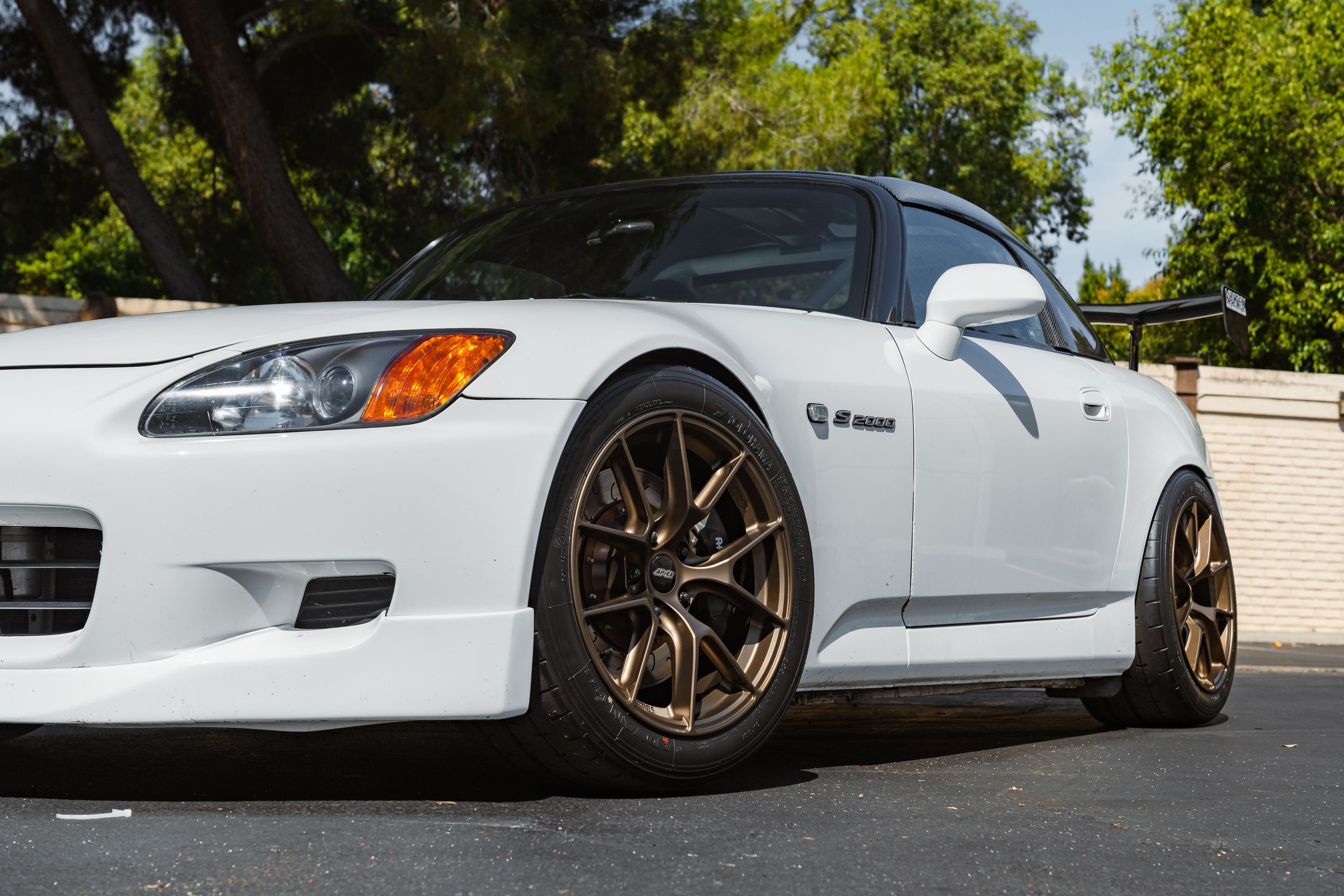 White Honda S2000 with 17" VS-5RS Apex wheels in Satin Bronze