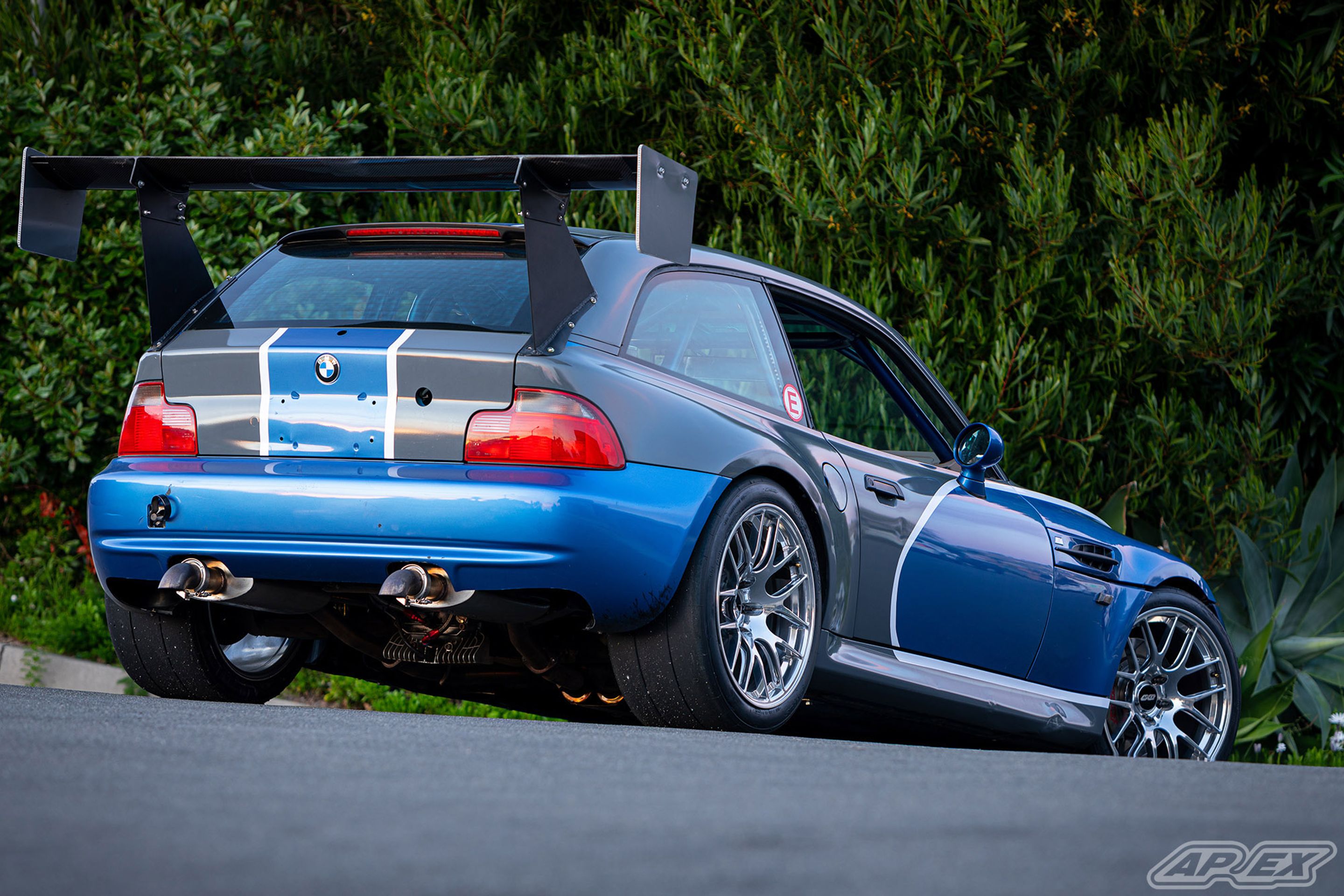 Blue BMW E36/8 Coupe Z3 M with 18" EC-7R Apex wheels in Polished