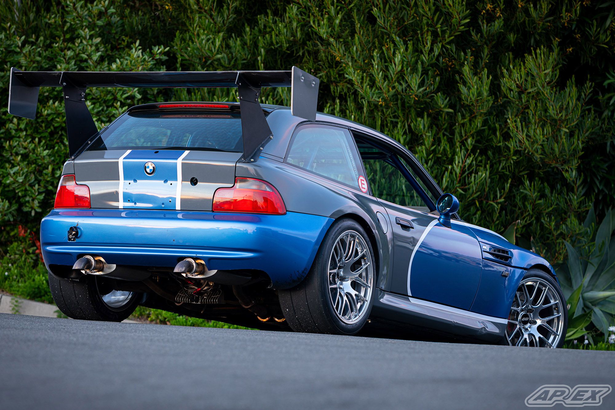 Blue BMW E36/8 Coupe Z3 M with 18" EC-7R Apex wheels in Polished