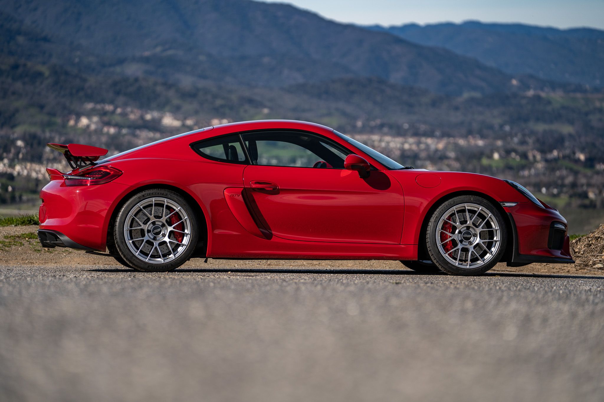Red Porsche 981 Cayman GT4 with 19" EC-7RS Apex wheels in Race Silver