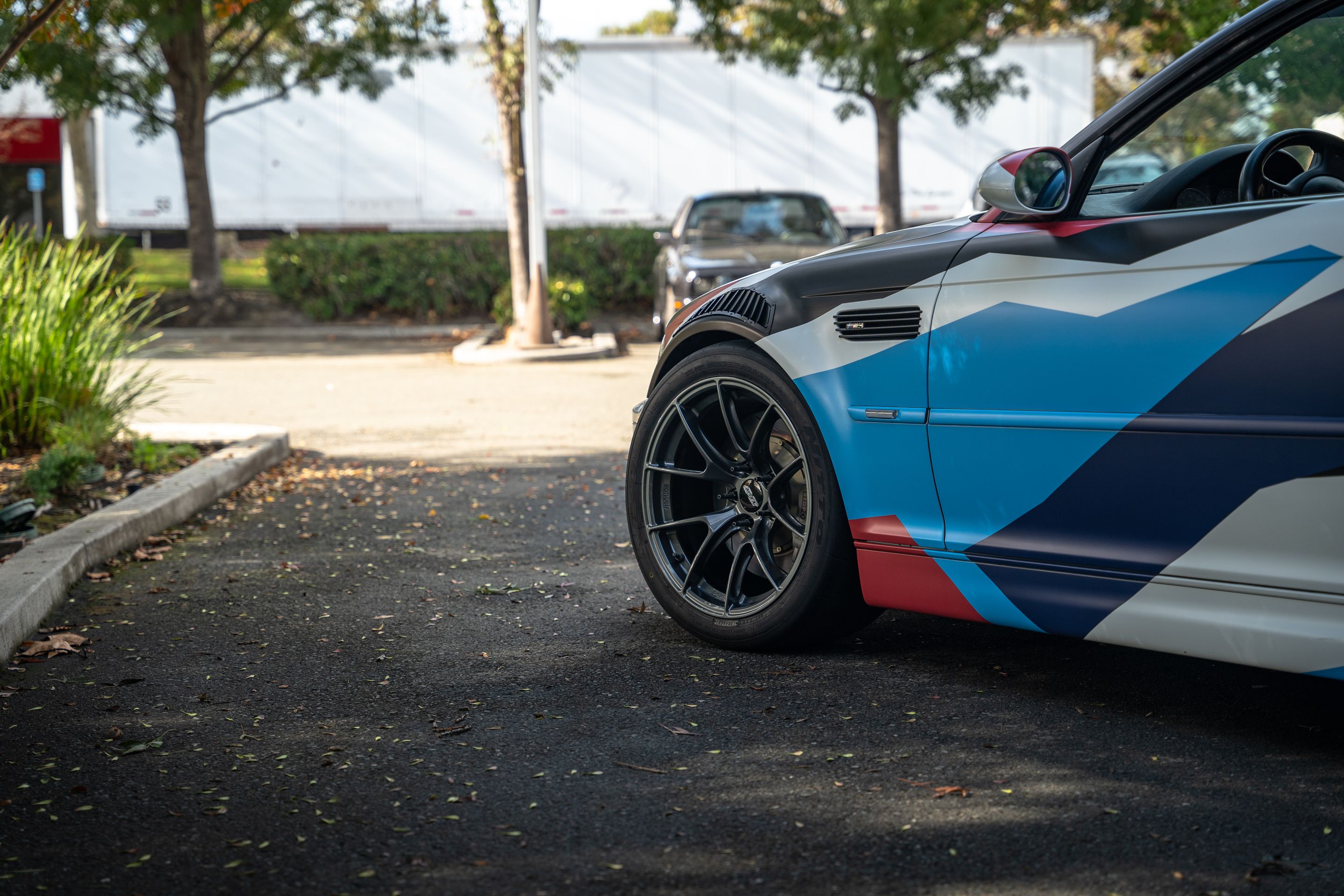 Multicolor BMW E46 M3 with 18" VS-5RS Apex wheels in Anthracite