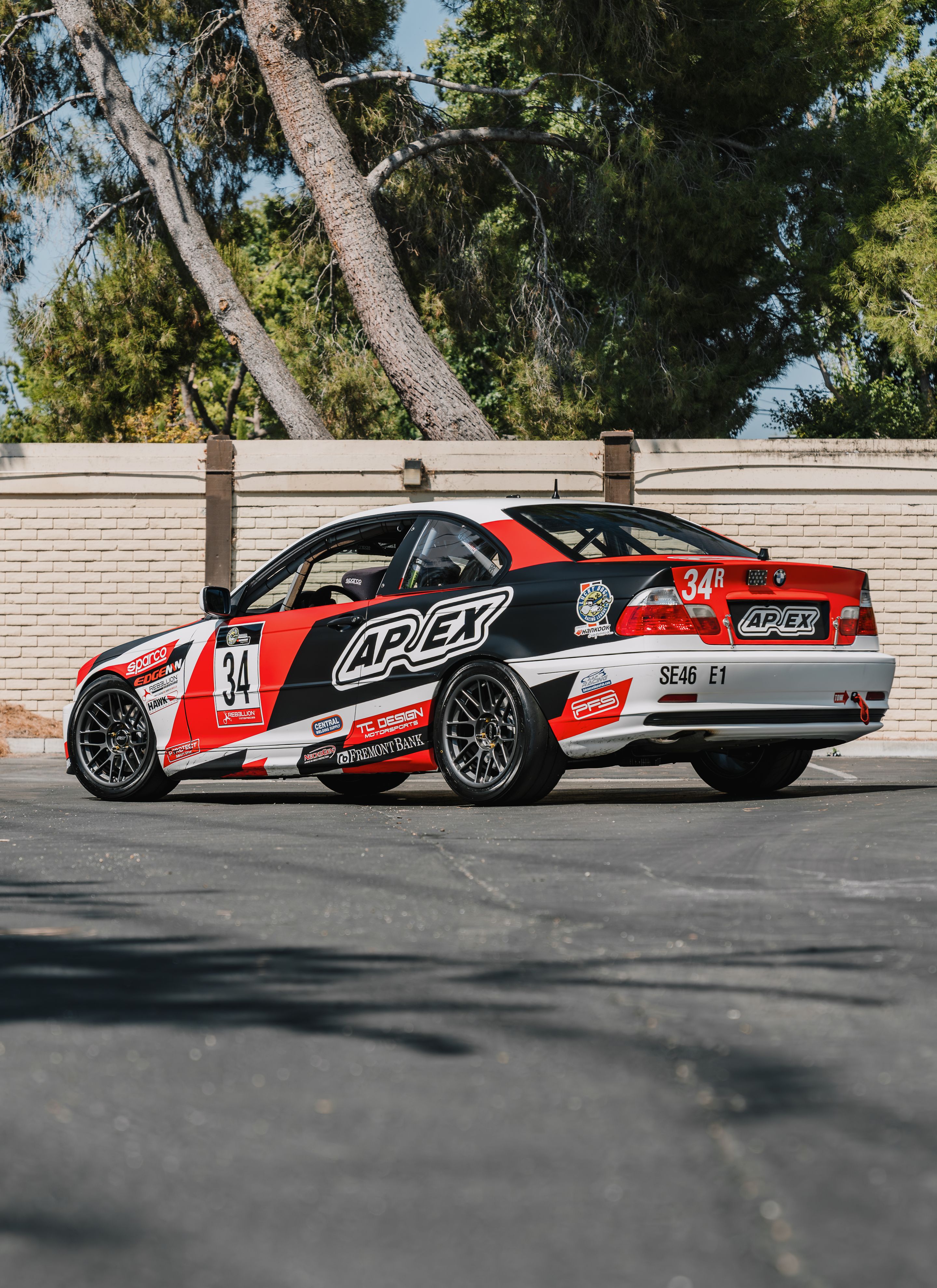 Race Livery BMW E46 3 Series with 17" ARC-8RT Apex wheels in Anthracite