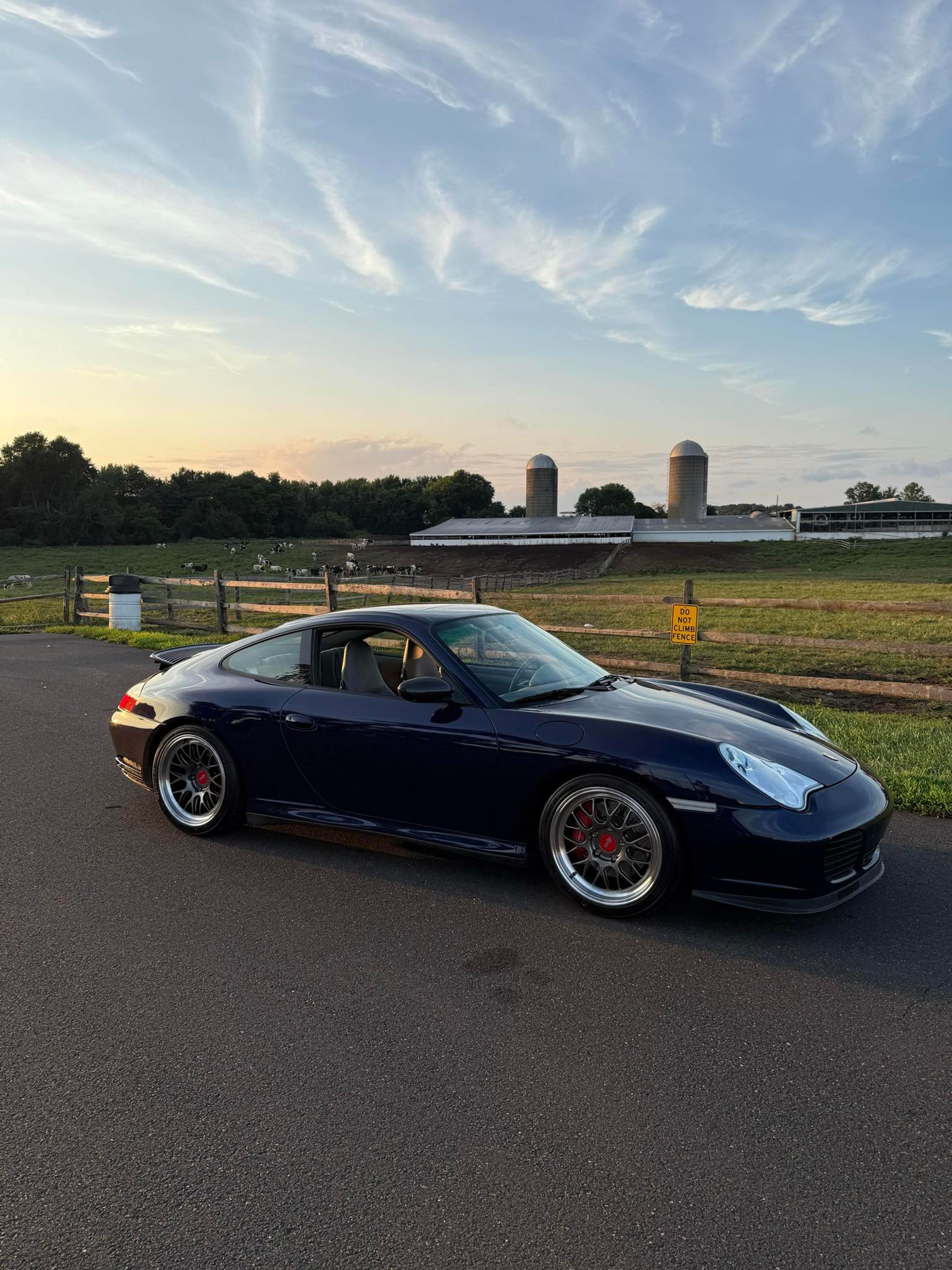 Blue Porsche 911 996 Carrera 4S with 18" ML-10RT Apex wheels in Machined Lip Anthracite