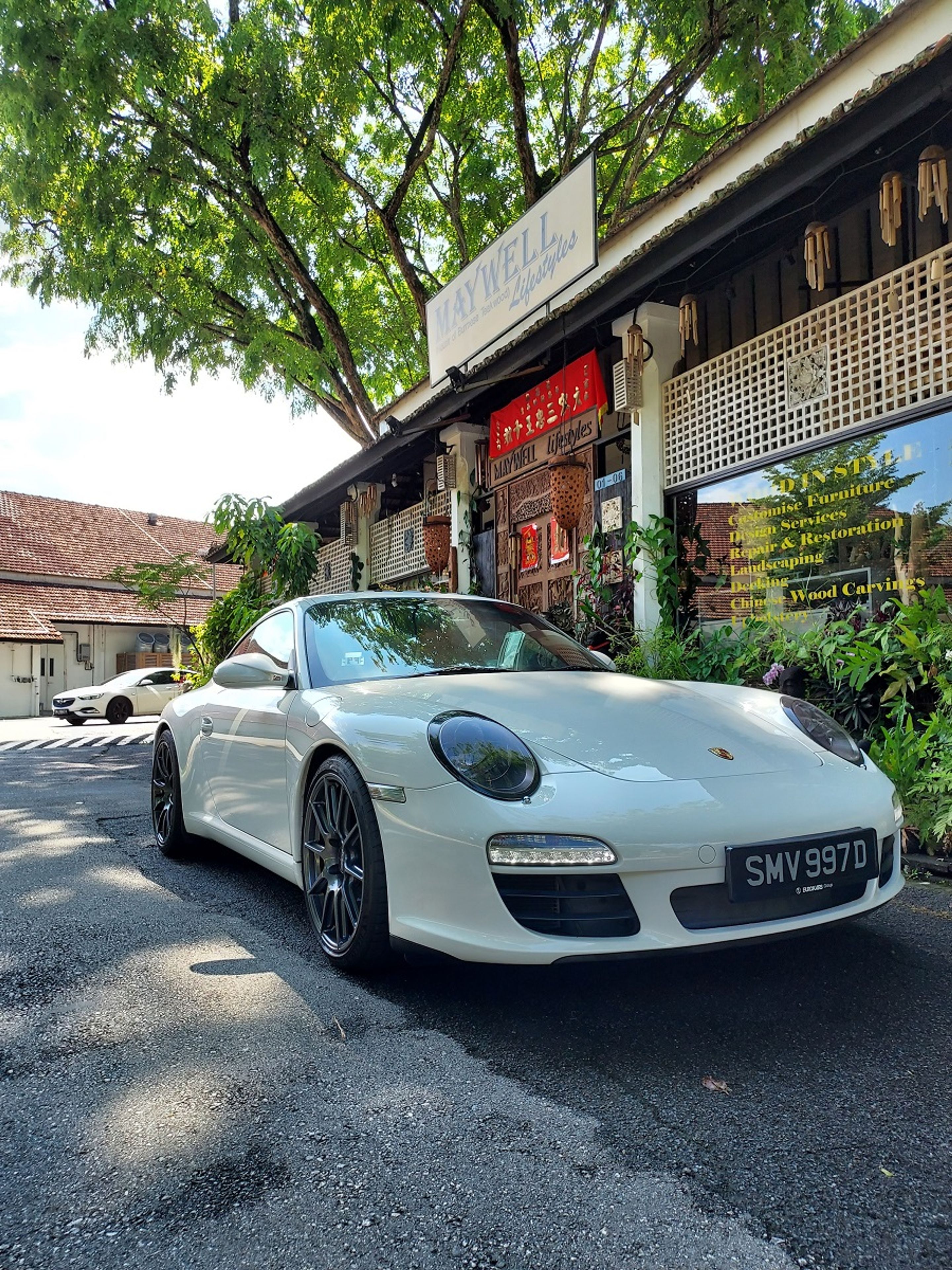 White Porsche 911 997 Carrera S with 19" SM-10 Apex wheels in Anthracite