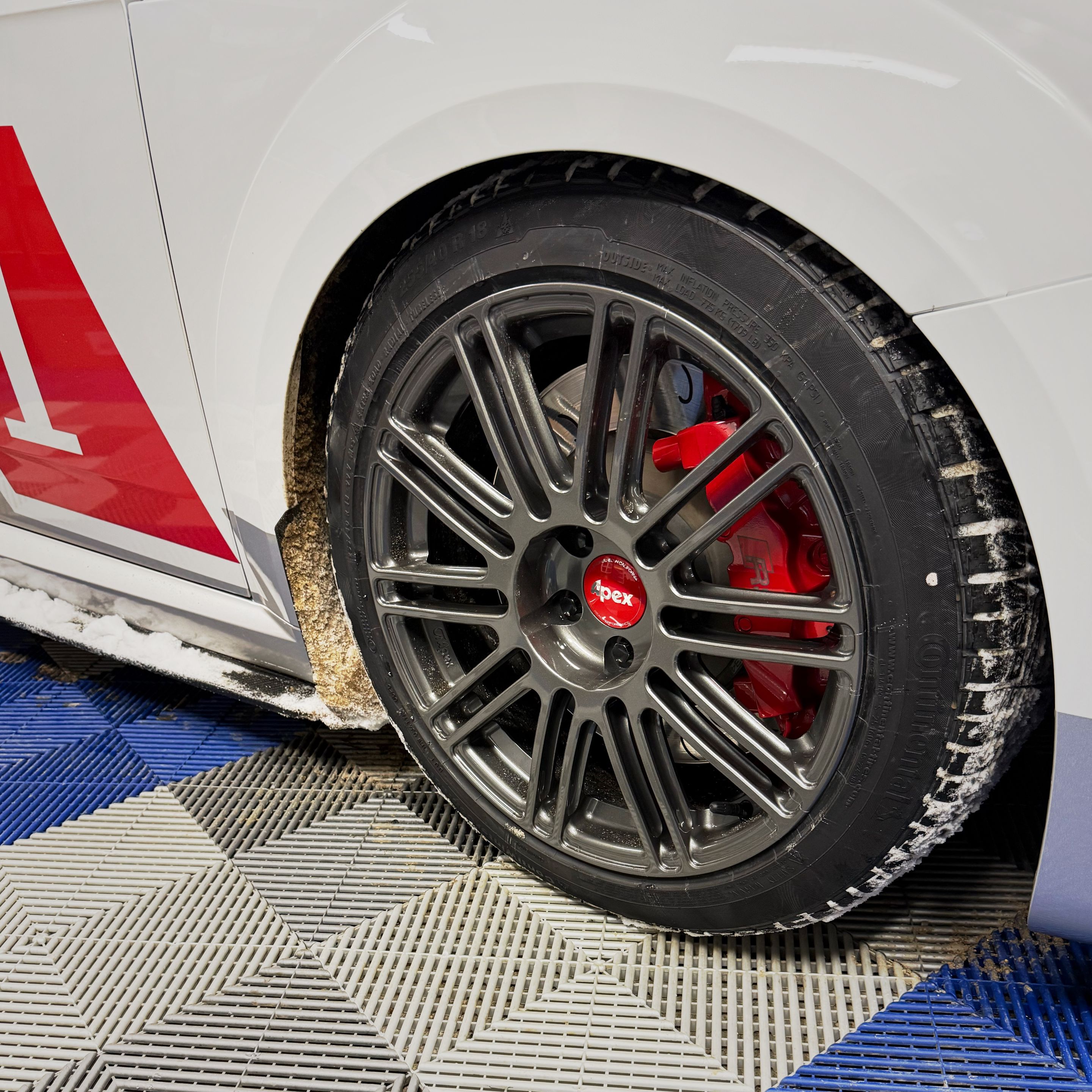 Race Livery Audi FV/8S TT RS with 18" TC-10RT Apex wheels in Anthracite