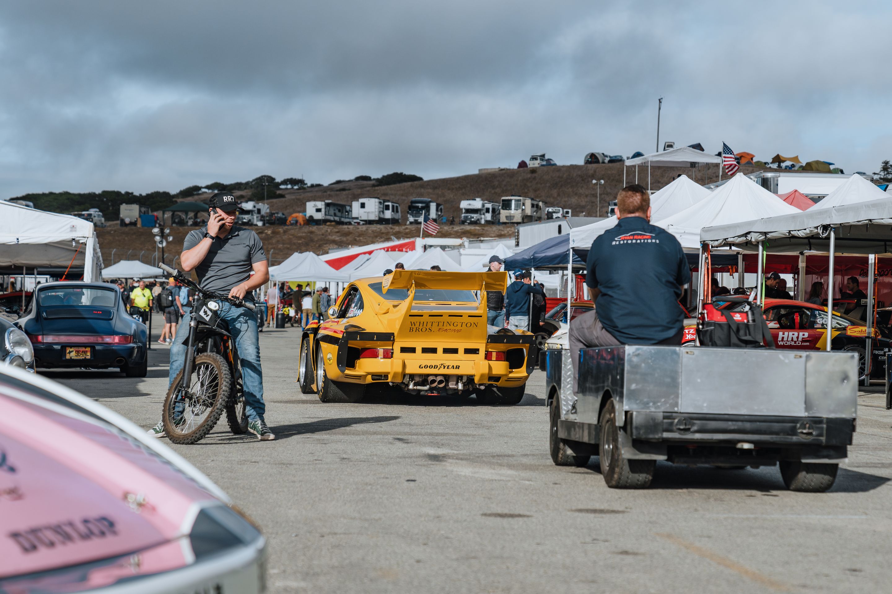White Porsche 911 996 GT2 with 18" EC-7RS Apex wheels in Anthracite