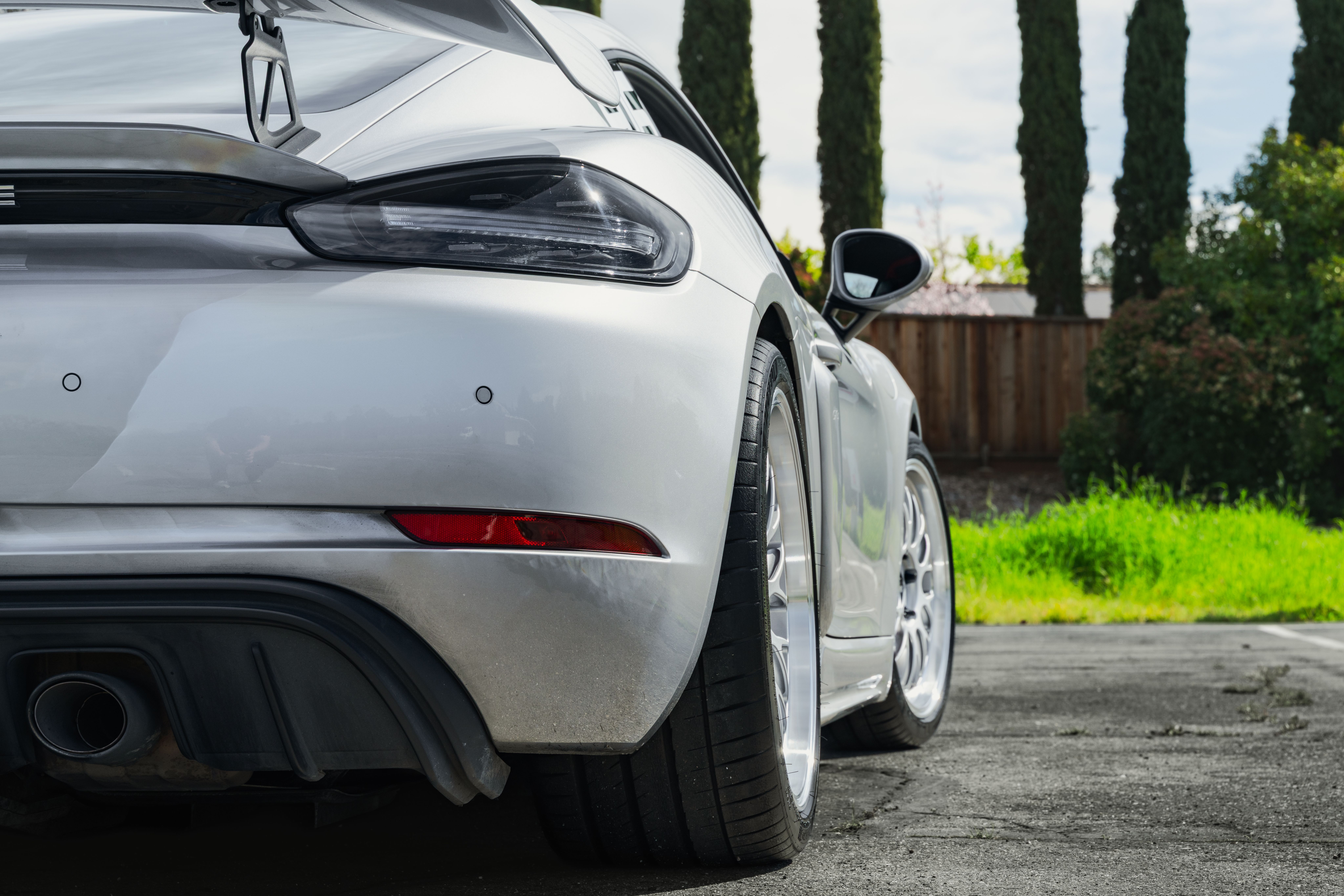 Porsche 718 Cayman GT4 with 19