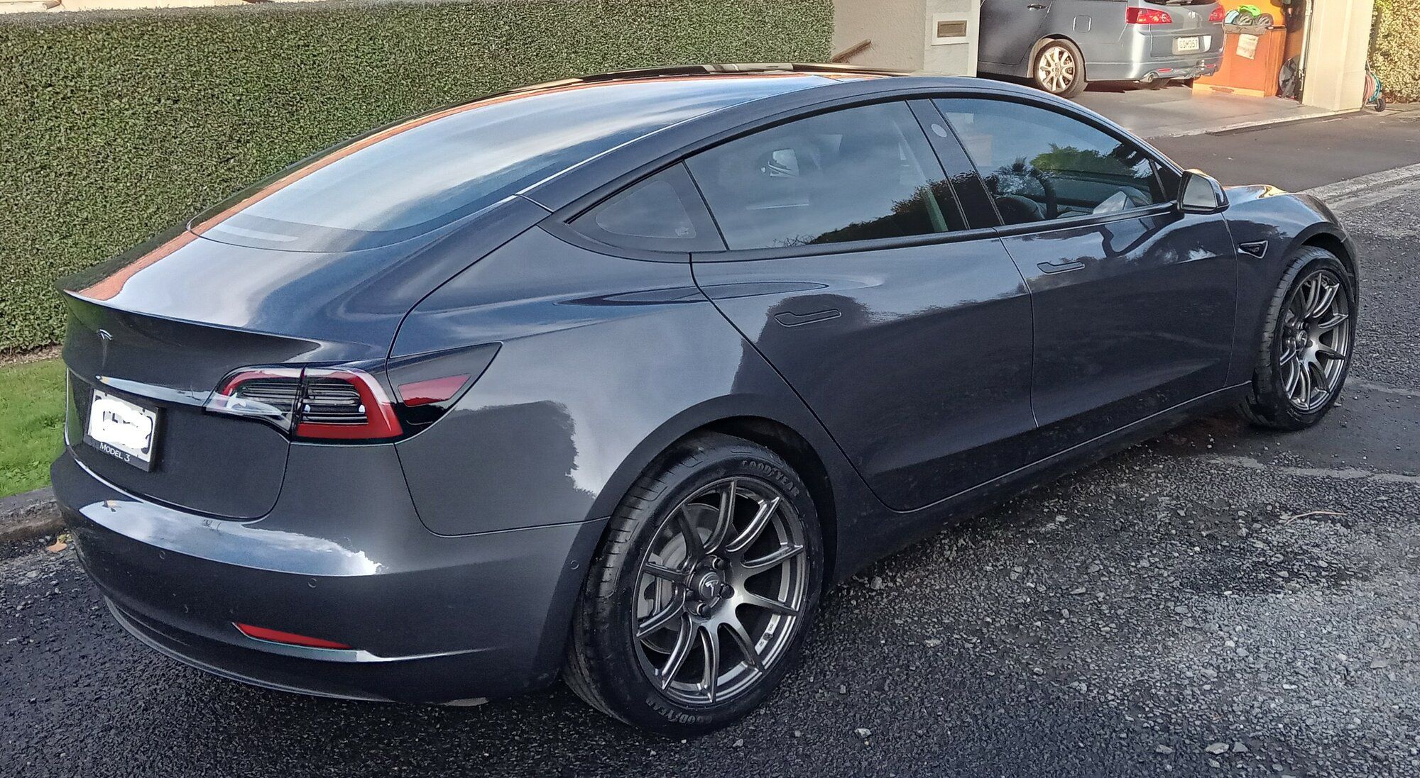 Grey Tesla Model 3 with 19" SM-10 Apex wheels in Anthracite