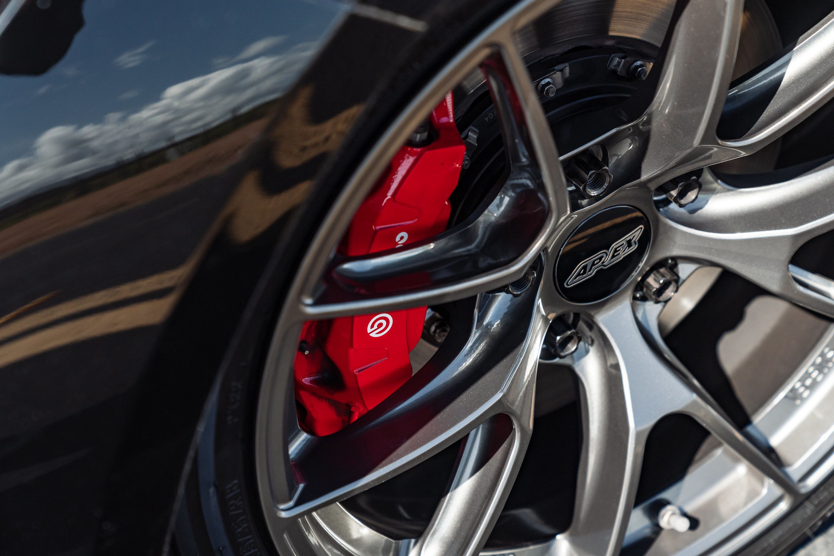 Black Honda FL5 Civic Type-R with 18" VS-5RS Apex wheels in Anthracite