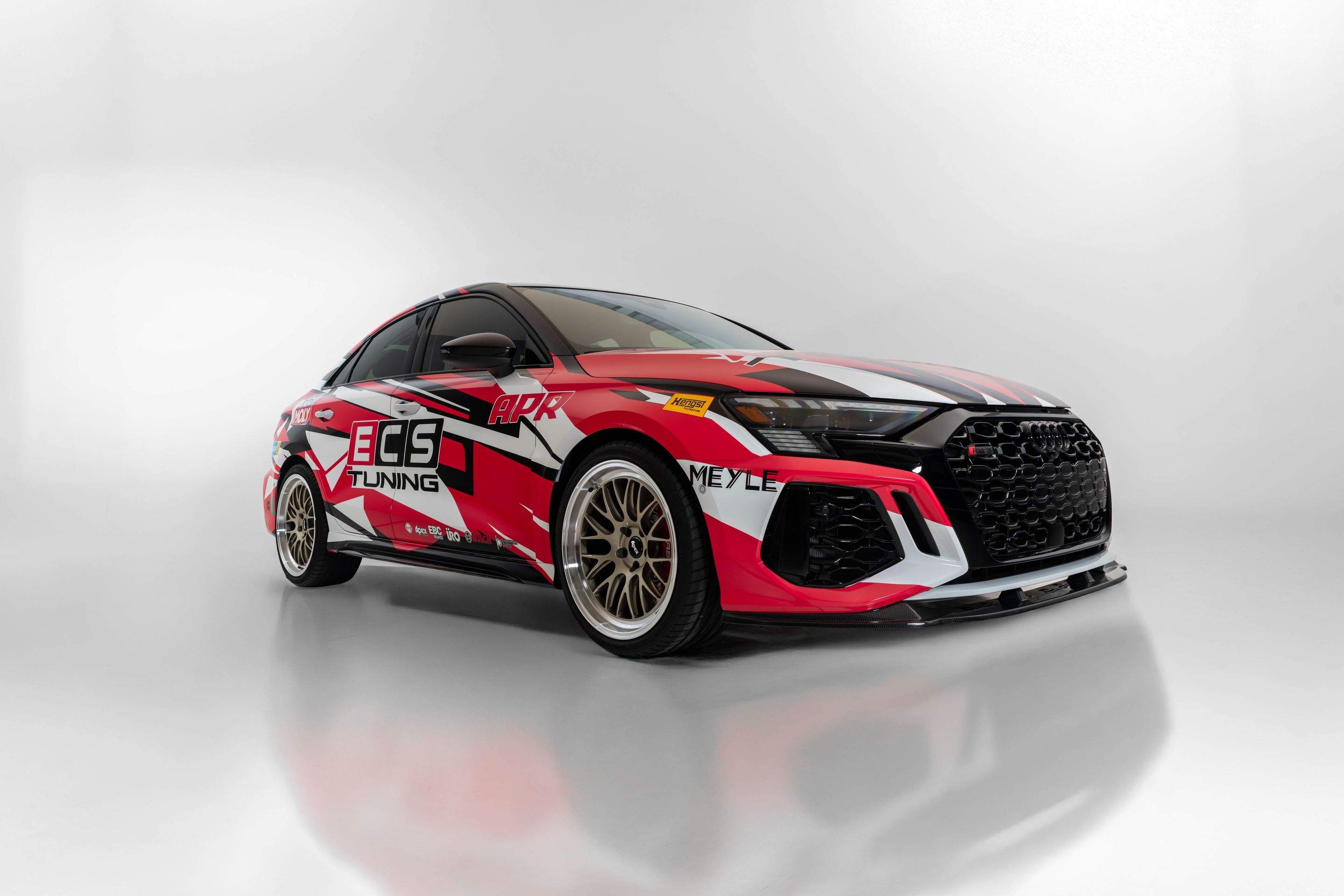 Race Livery Audi 8Y RS 3 with 19" ML-10RT Apex wheels in Machined Lip Gloss Motorsport Gold