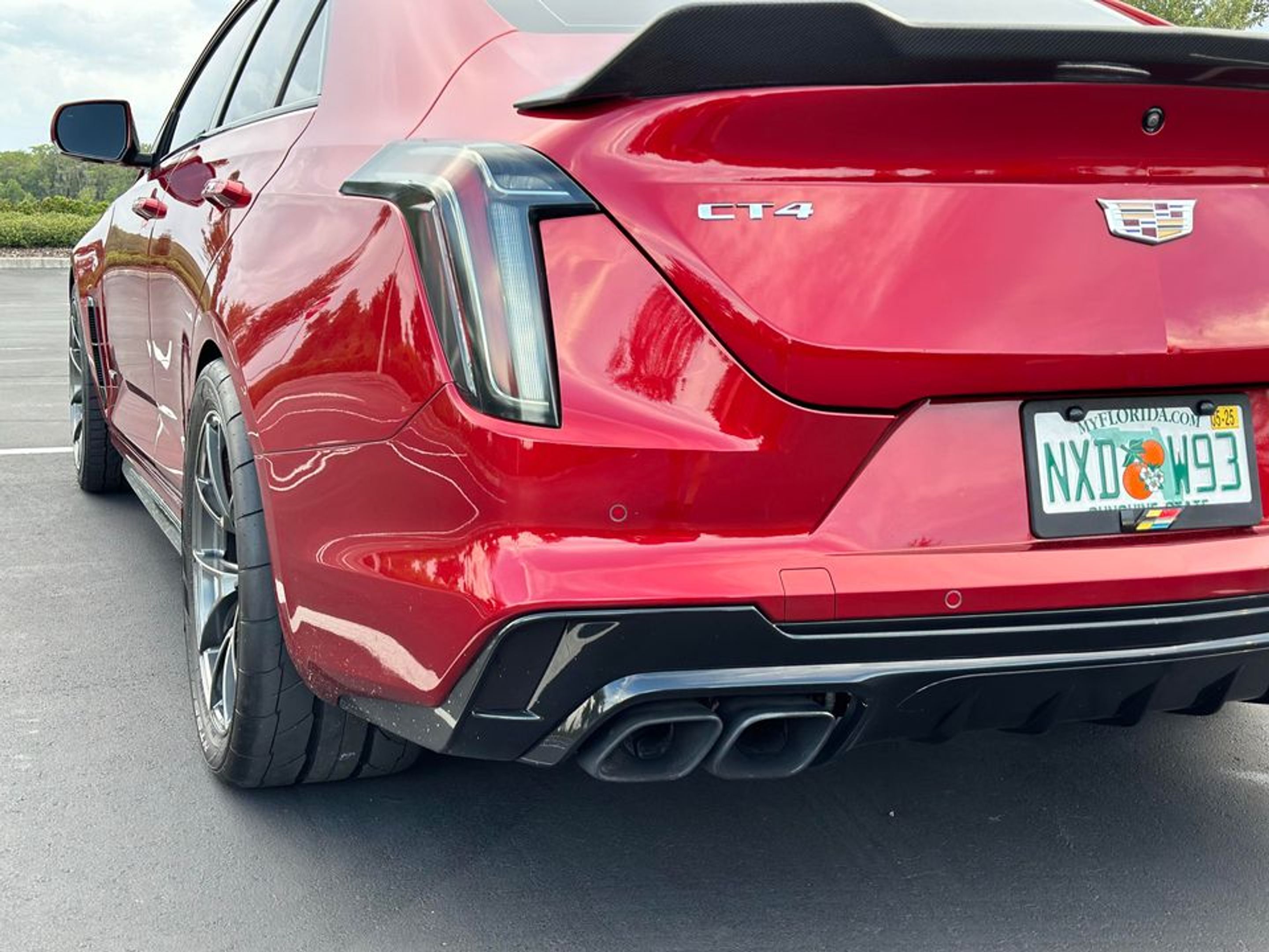 Red Cadillac CT4-V Blackwing with 18" VS-5RS Apex wheels in Anthracite