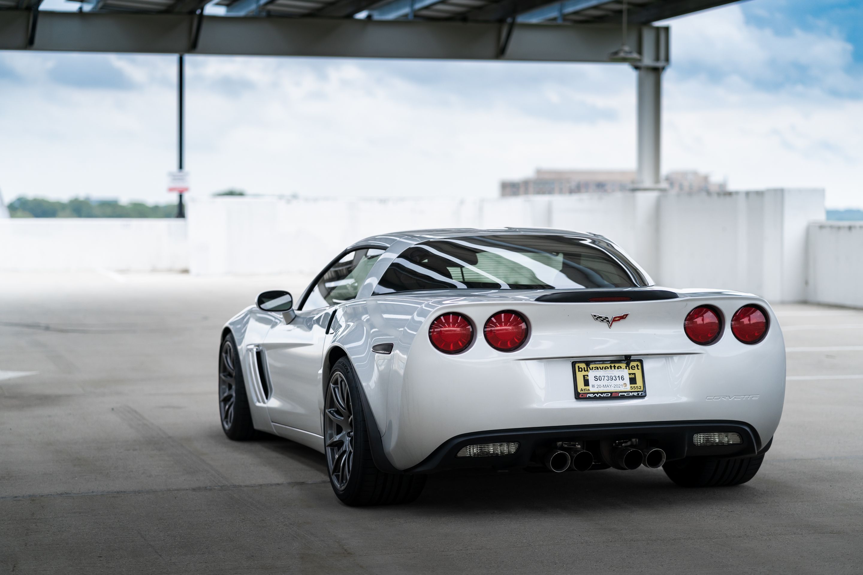 Silver Chevrolet C6 Corvette Grand Sport with 18"/19" SM-10 Apex wheels in Anthracite