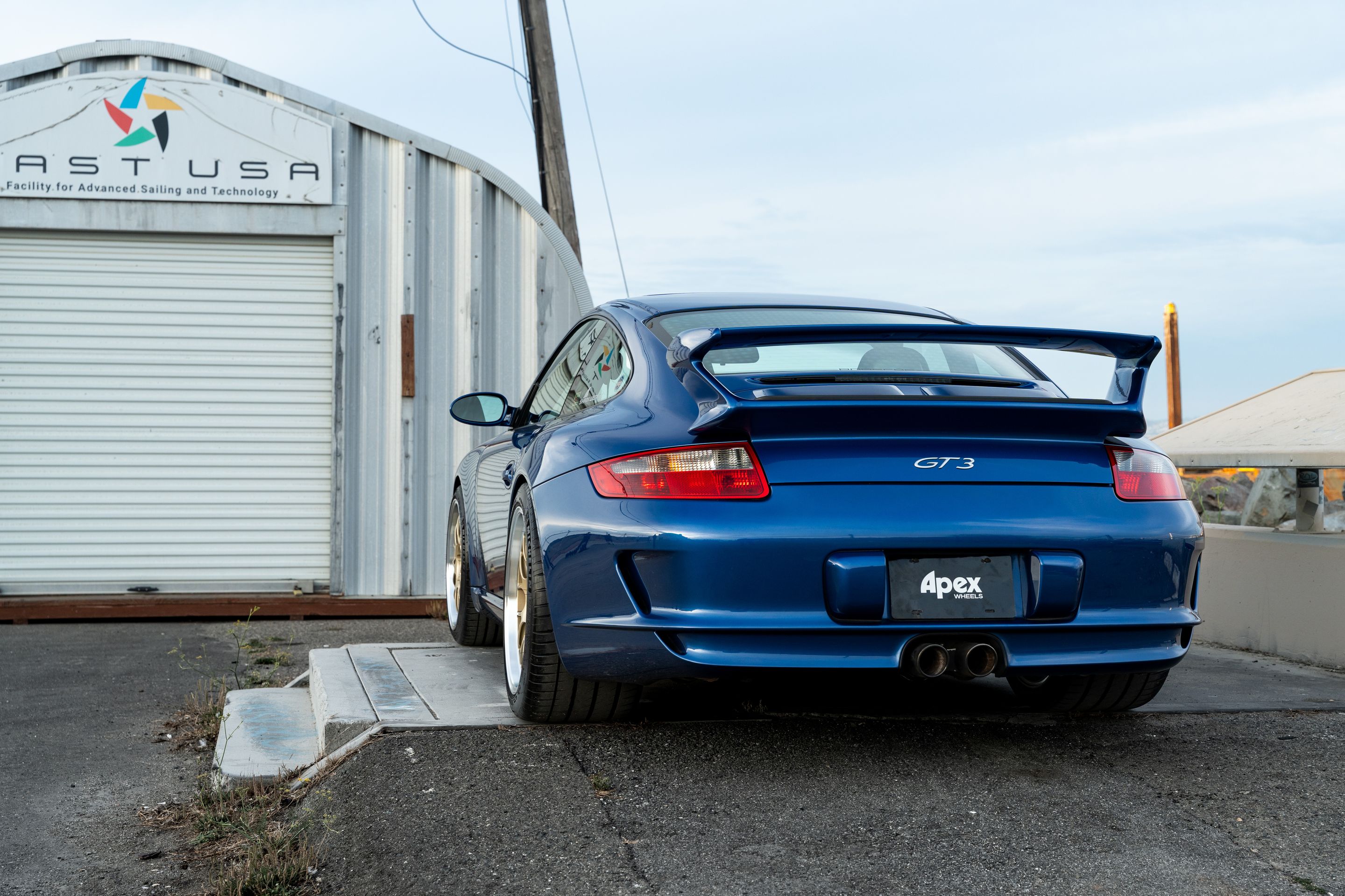 Blue Porsche 911 997 GT3 with 19" TEST-M Apex wheels in Machined Lip Gloss Motorsport Gold